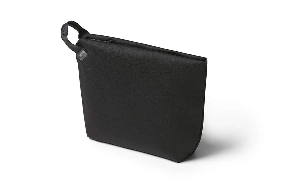 bellroy-standing-pouch-plus-pochette-tech-melbourne-black image 1