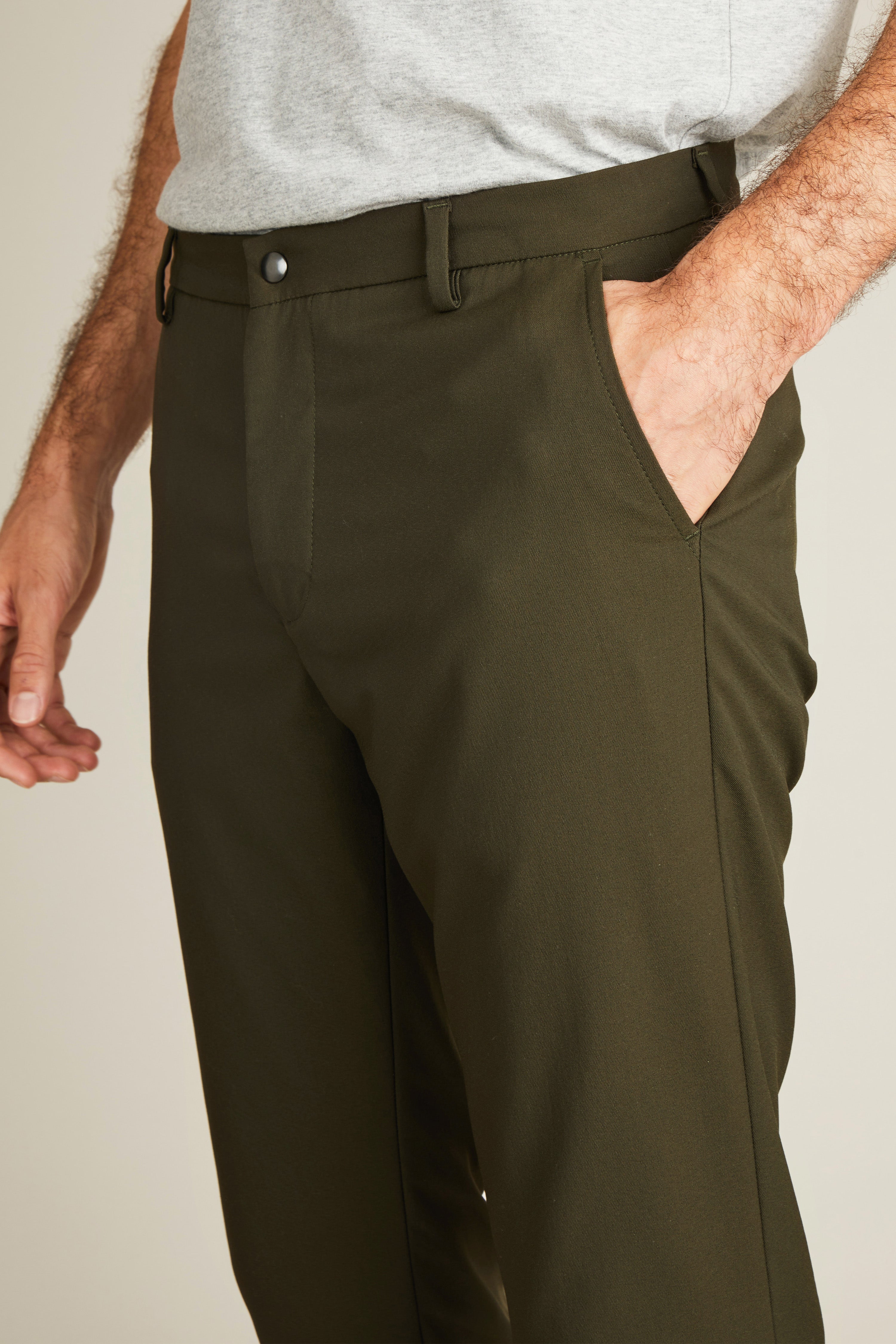 le-pantalon-chino-technique-pantalon-kaki-d-perlant-stretch image 3