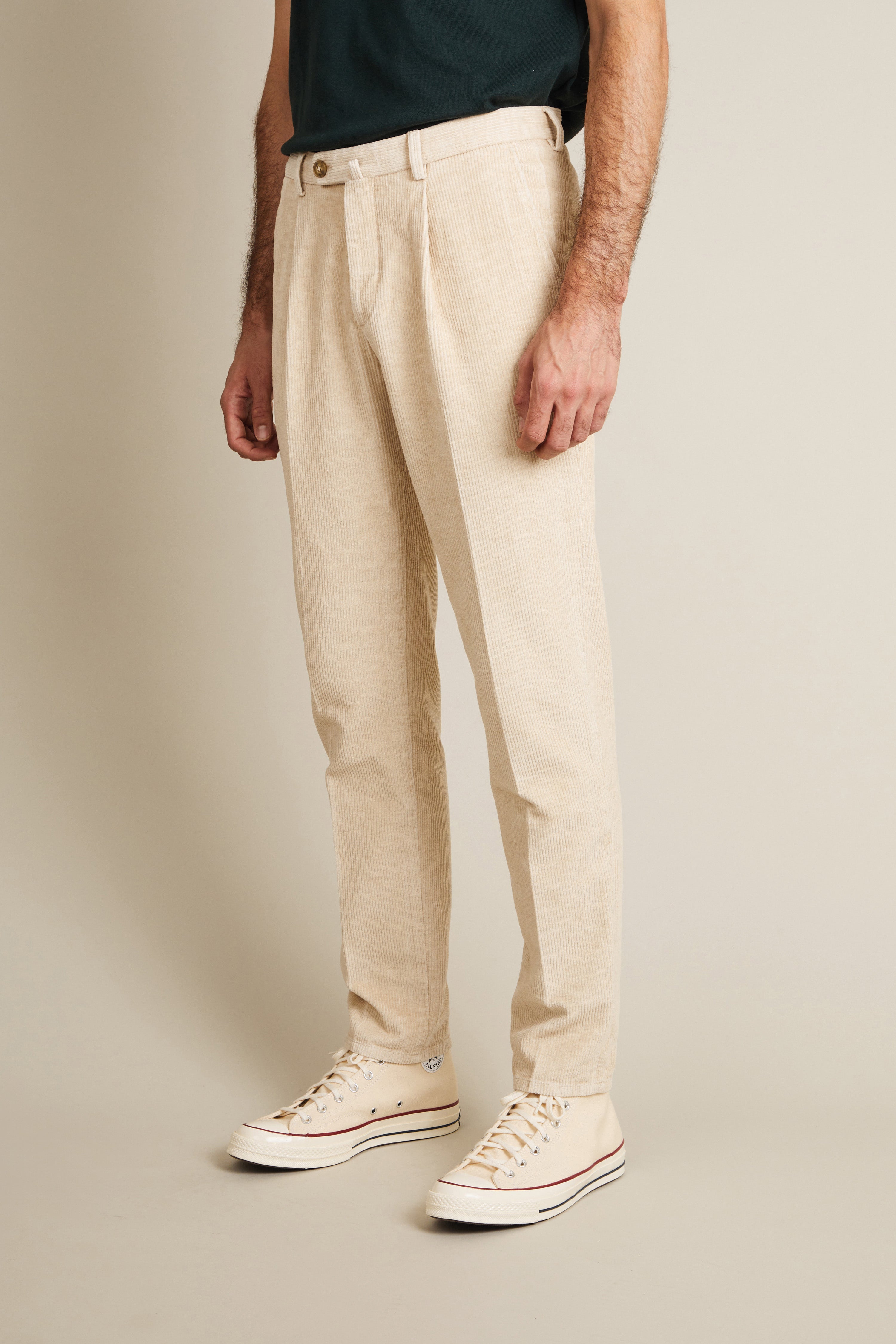 le-pantalon-chino-pinces-velours-cru-pantalon-carotte image 6