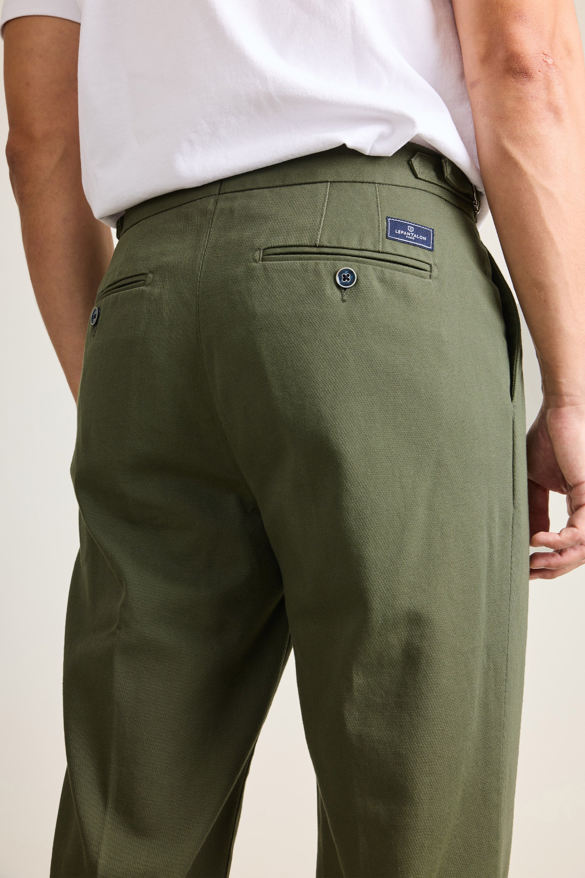 le-pantalon-chino-droit-double-pinces-kaki-coton image 7