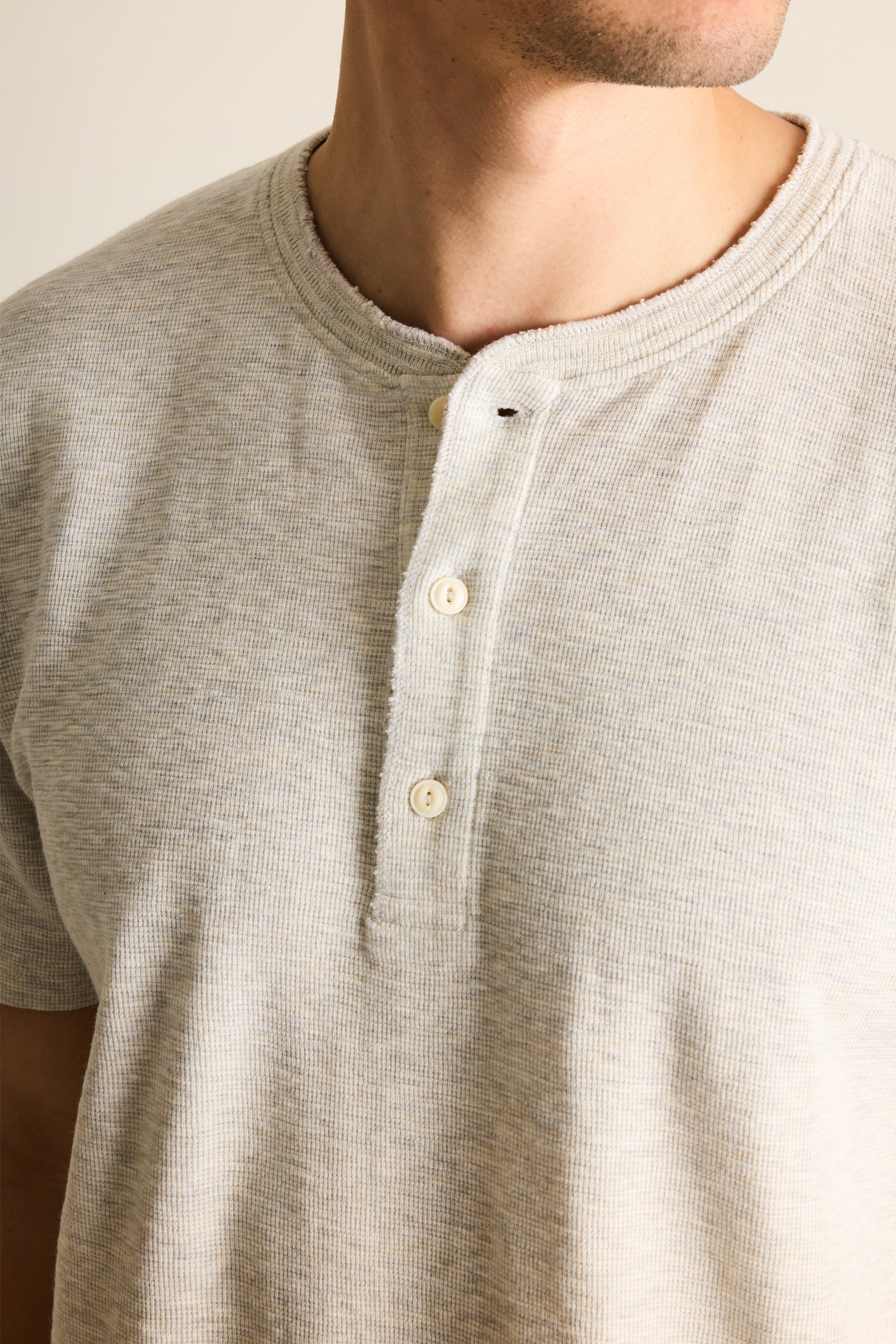 le-pantalon-henley-tee-shirt-gris-chin-coton-homme image 2