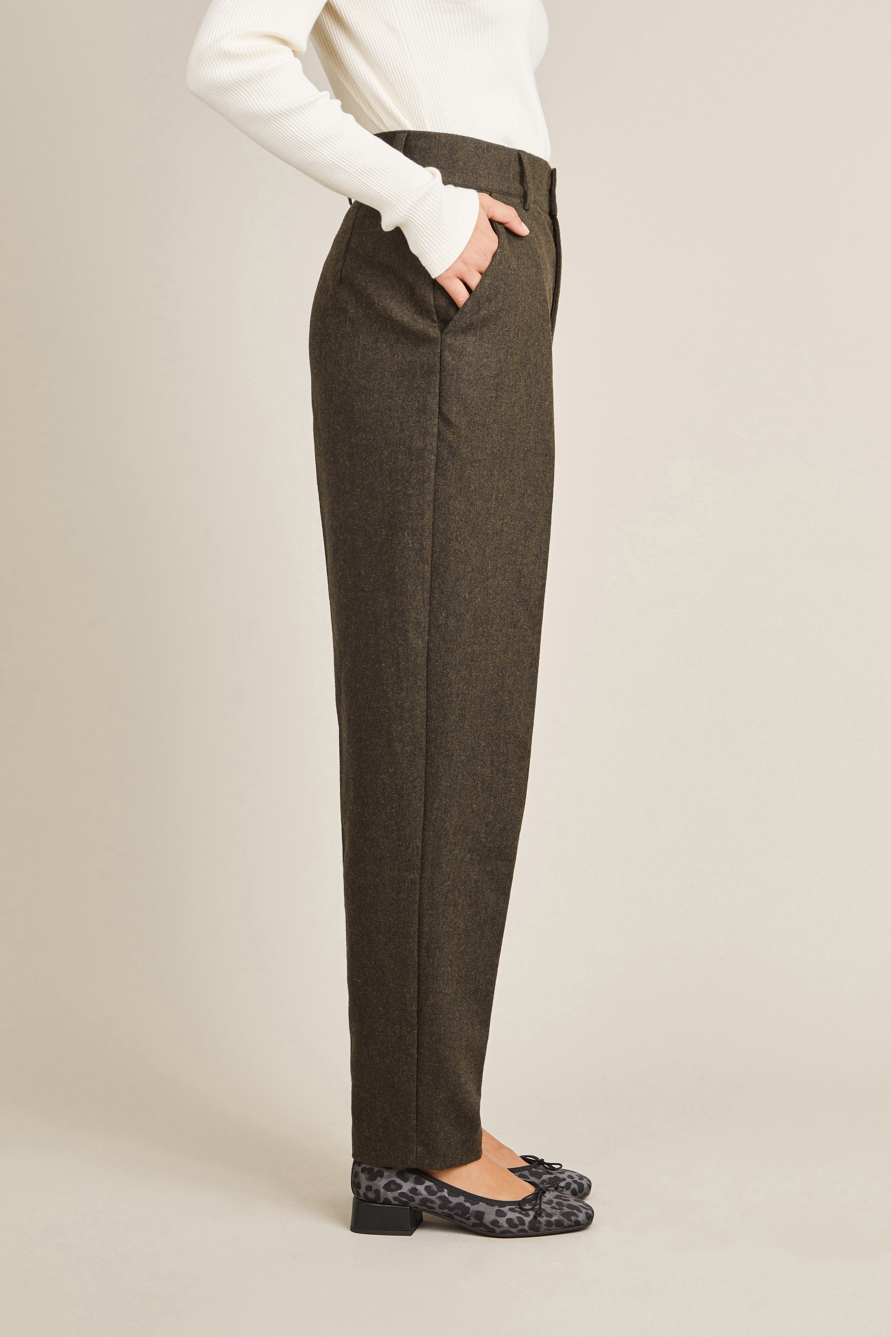 le-pantalon-cigarette-flanelle-olive-pantalon-homme-laine image 4