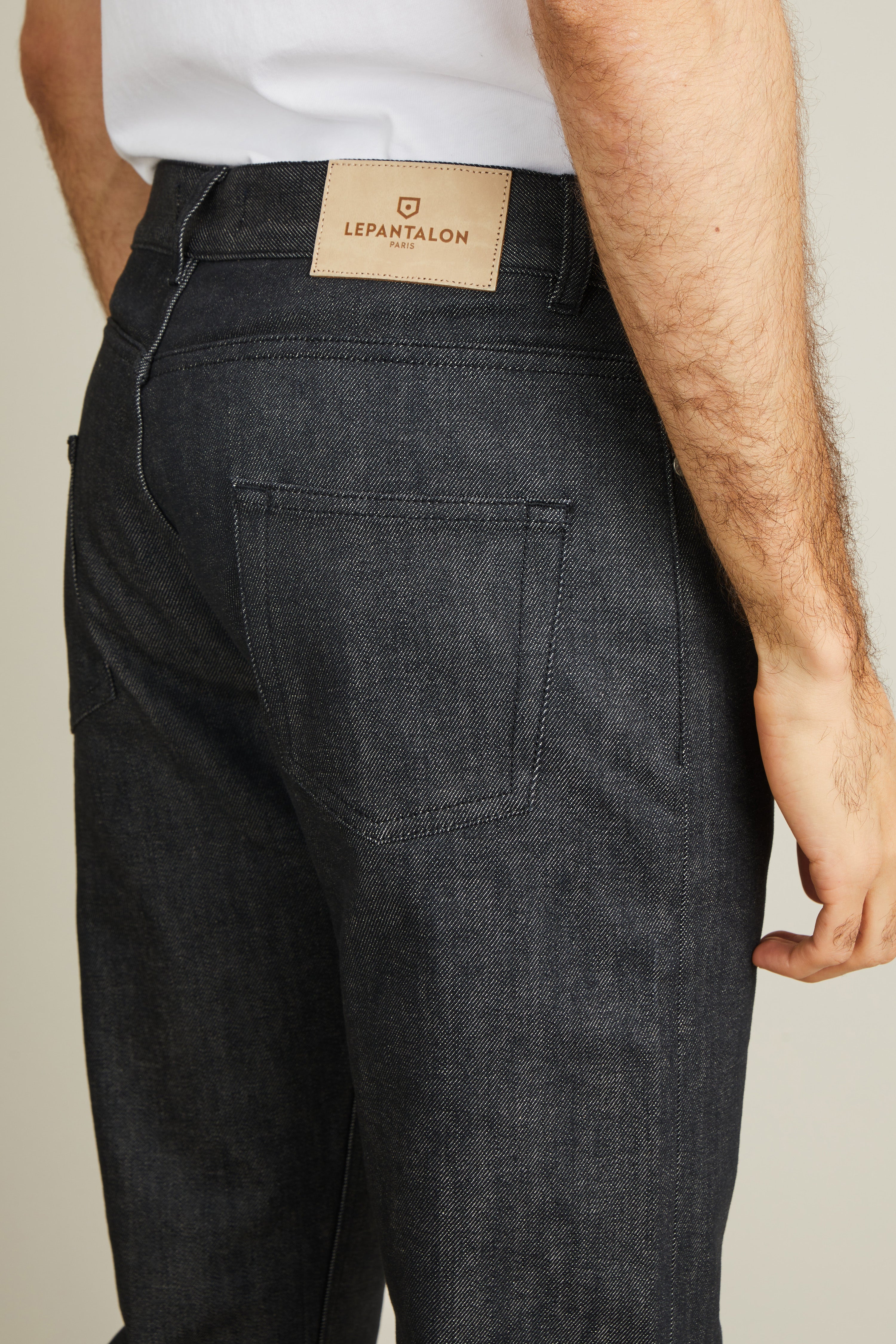 le-pantalon-jean-selvedge-noir-denim-homme-semi-slim-14-oz image 3