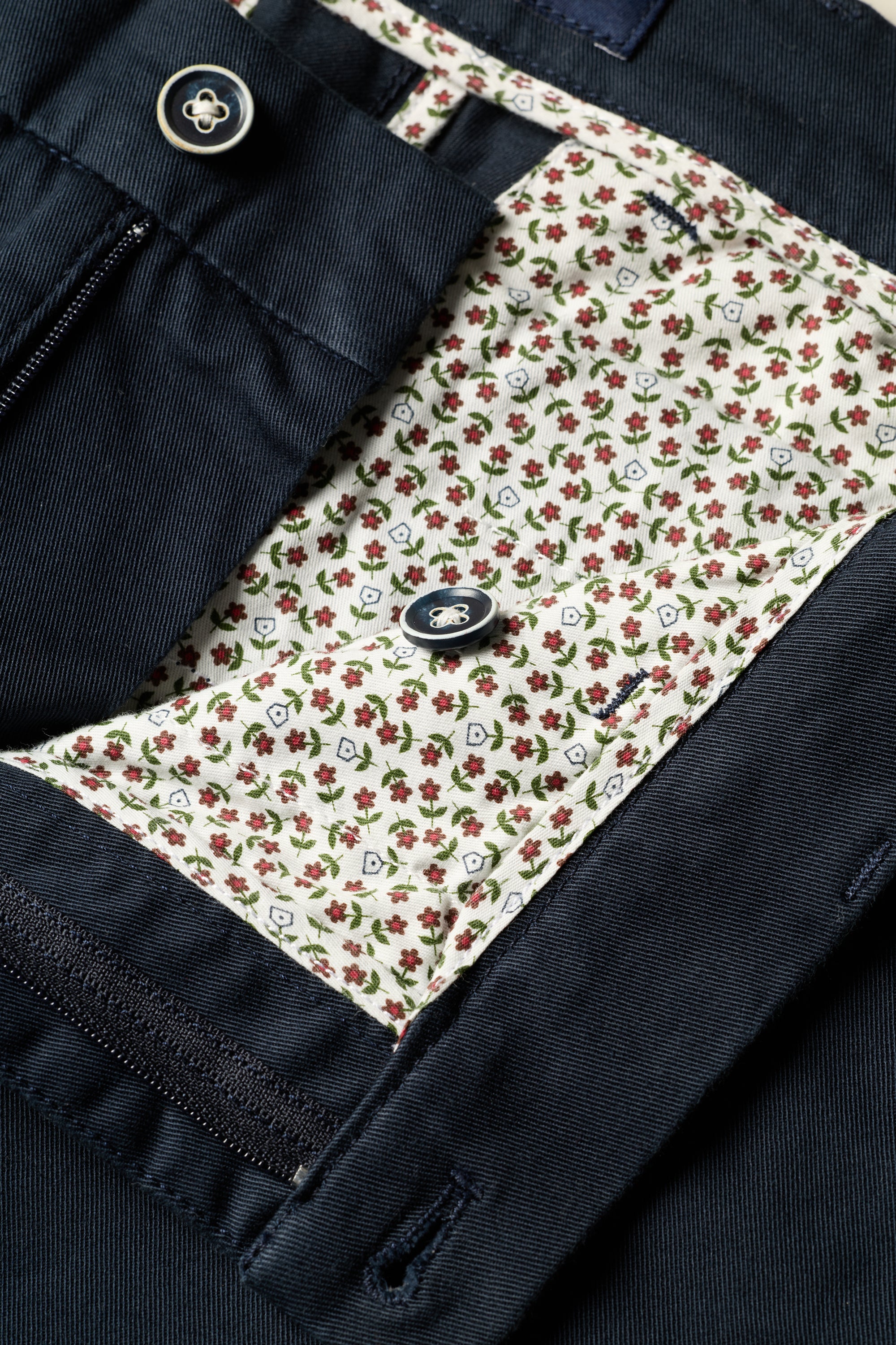 le-pantalon-chino-easy-semi-slim-pantalon-bleu-marine-coton image 4