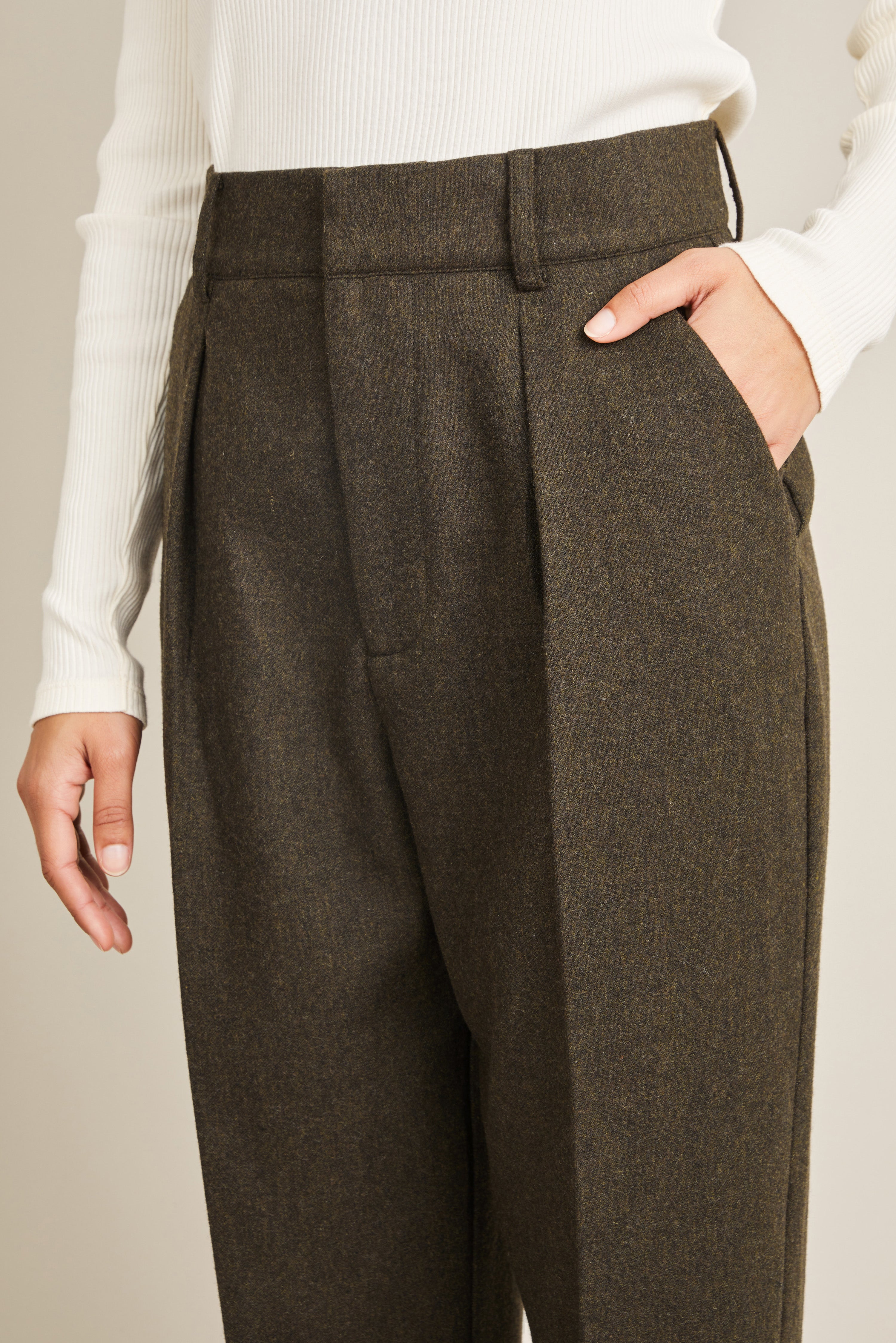 le-pantalon-cigarette-flanelle-olive-pantalon-homme-laine image 8