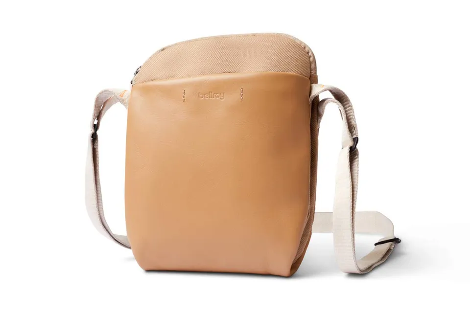 bellroy-city-pouch-premium-besace-cuir-desert image 1