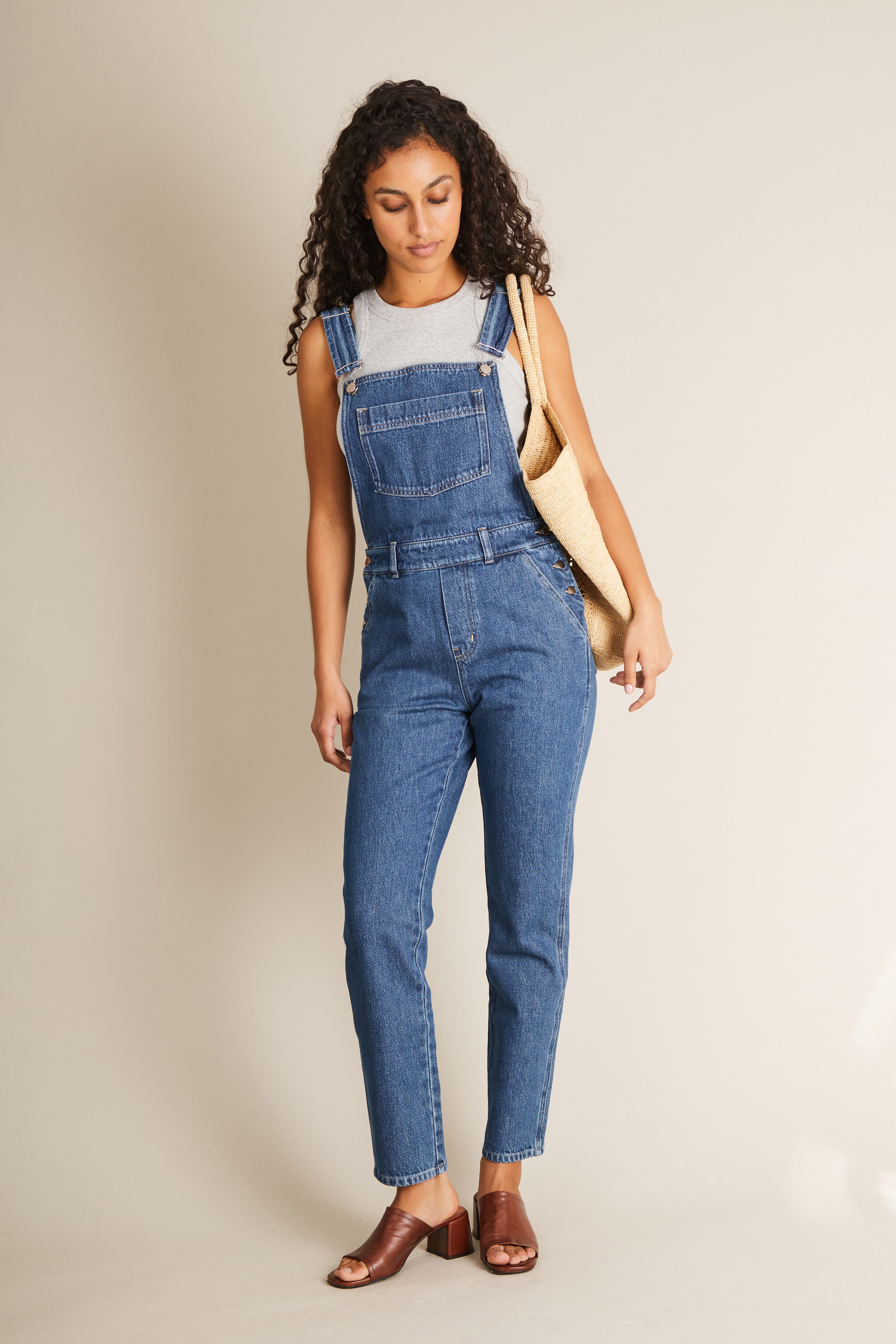 le-pantalon-salopettes-femme-salopette-bleue-coton-bio-droite image 4