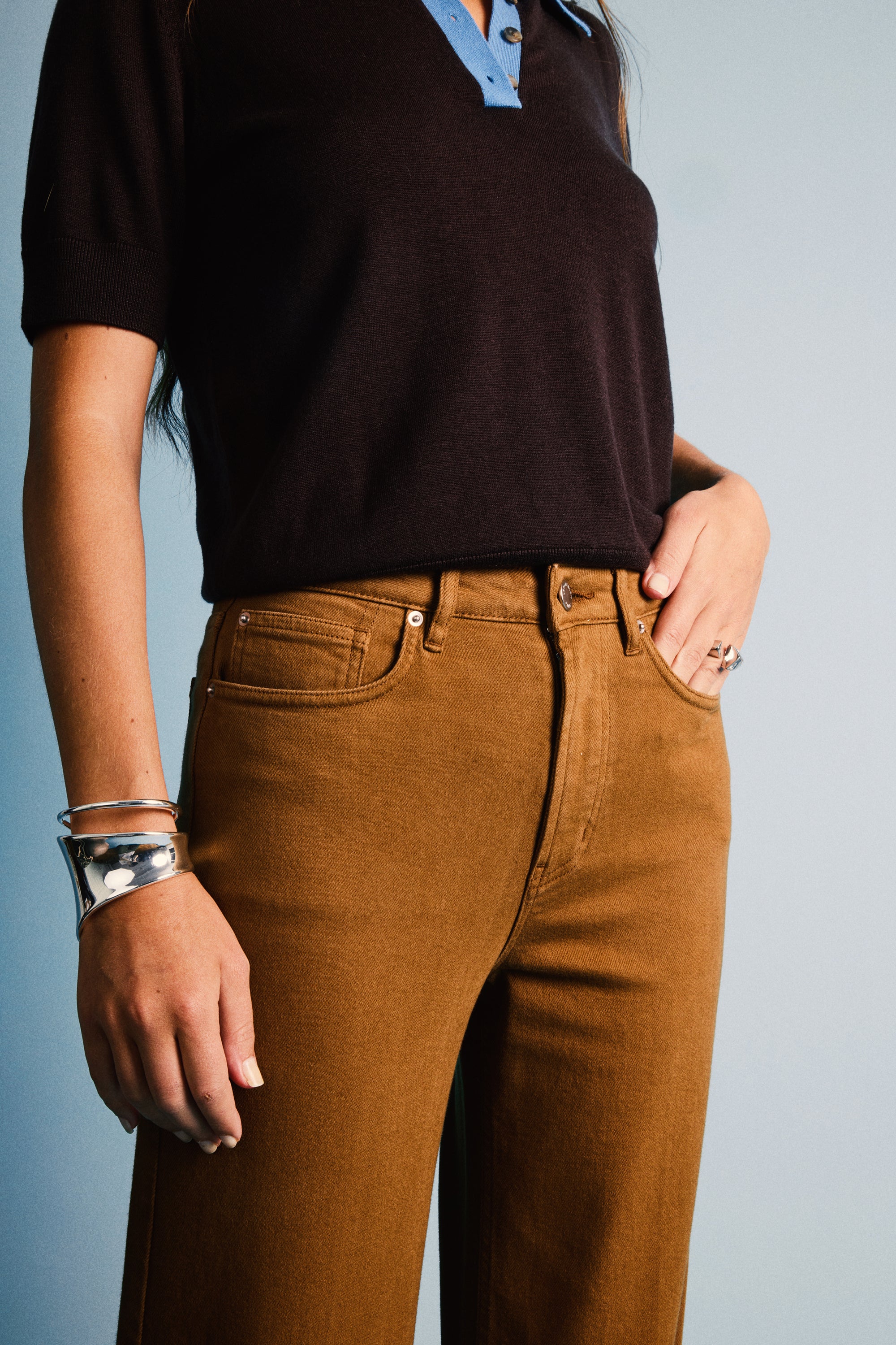 le-pantalon-jeans-femme-jean-flare-caramel-coton-recycl image 2