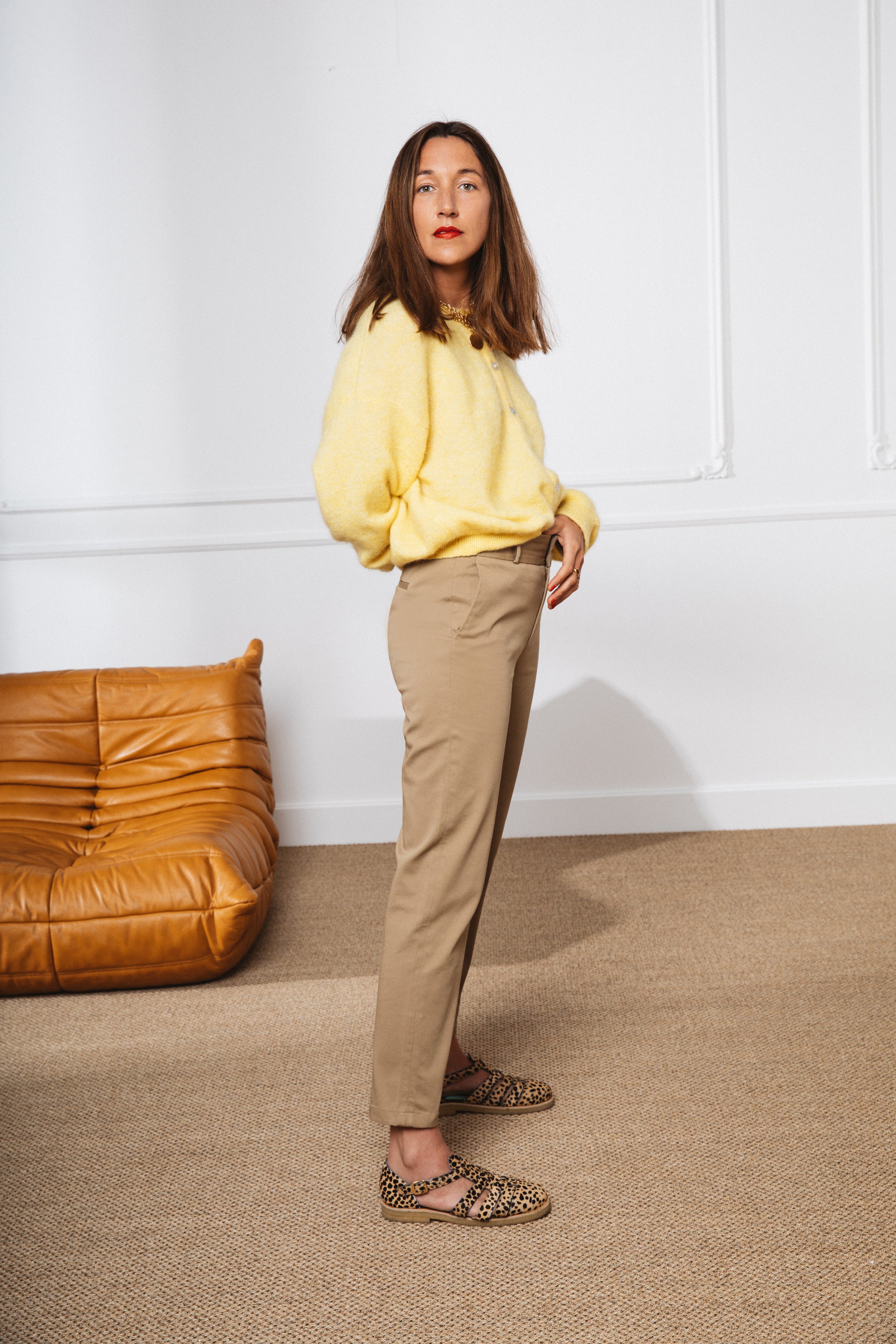 le-pantalon-chino-beige-femme-chino-carotte-coton-bio image 5