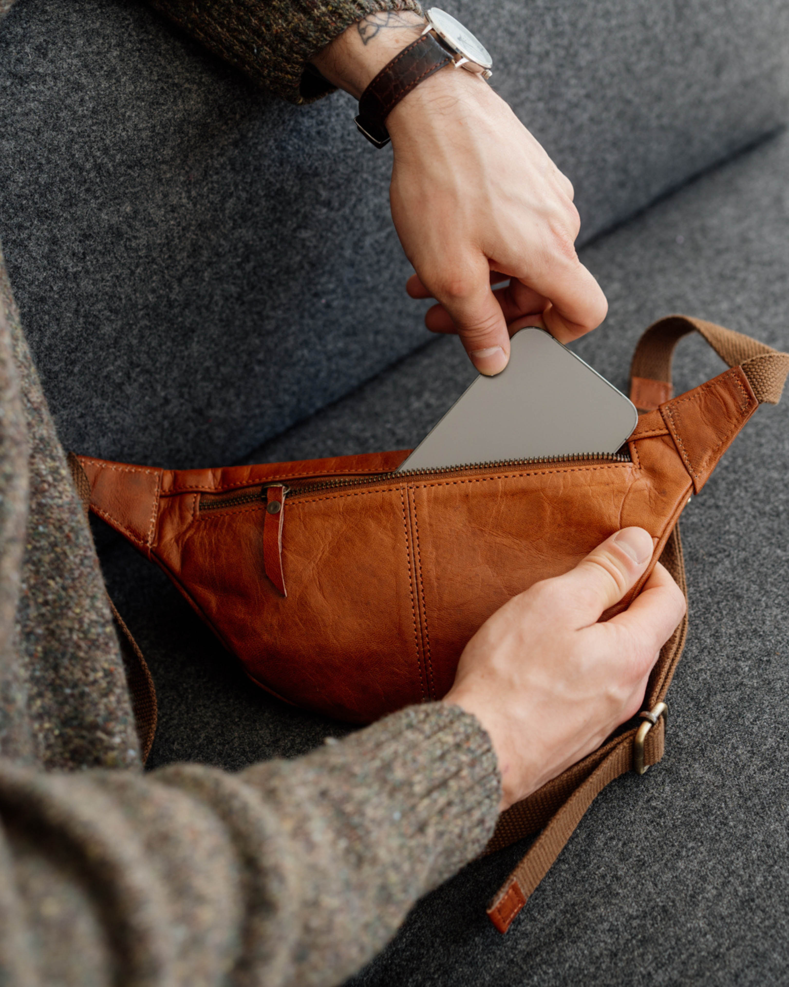 berliner-bags-turin-sac-banane-cuir-marron-vintage image 7