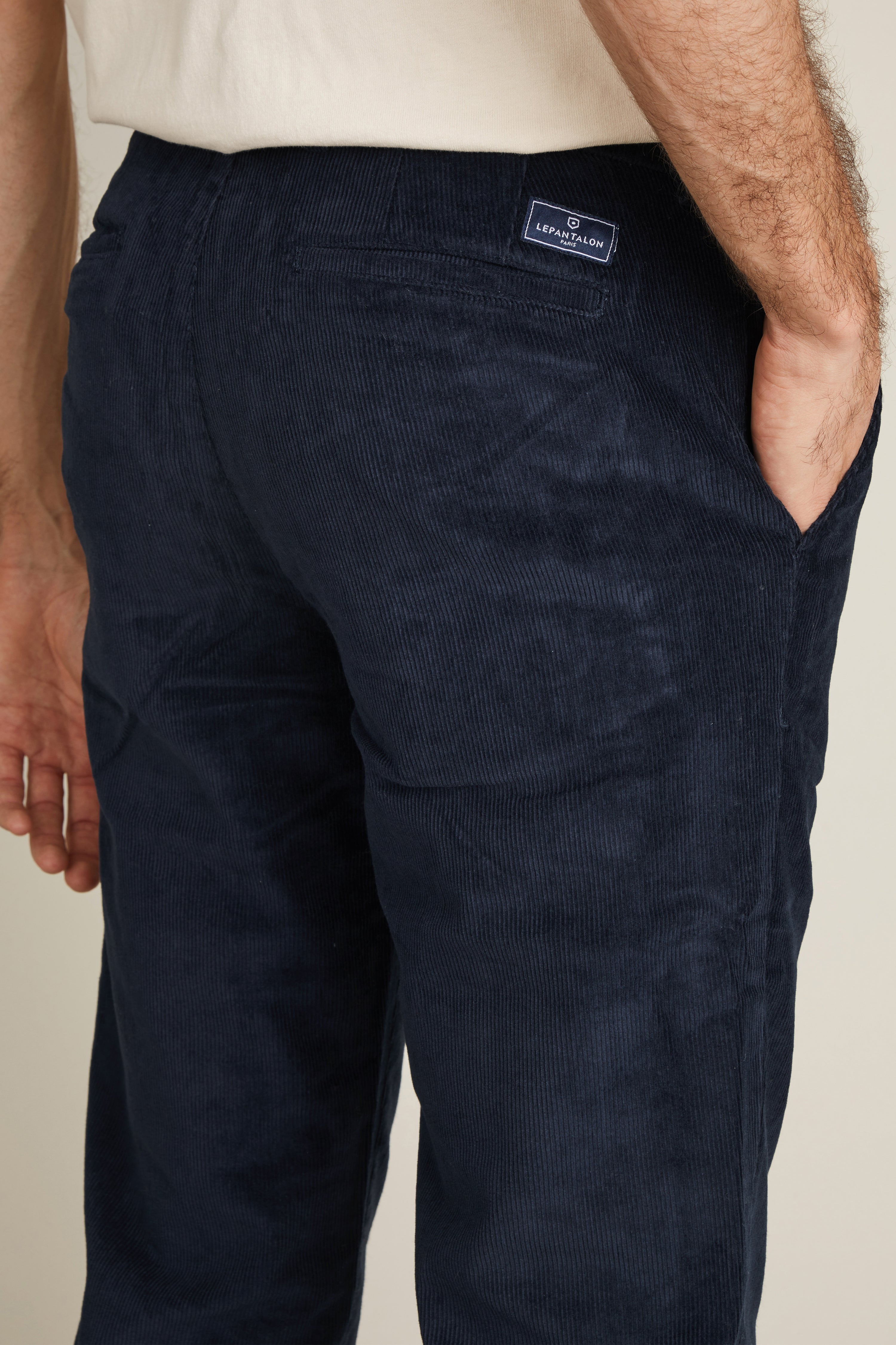 le-pantalon-chino-velours-bleu-marine-homme-semi-slim image 5
