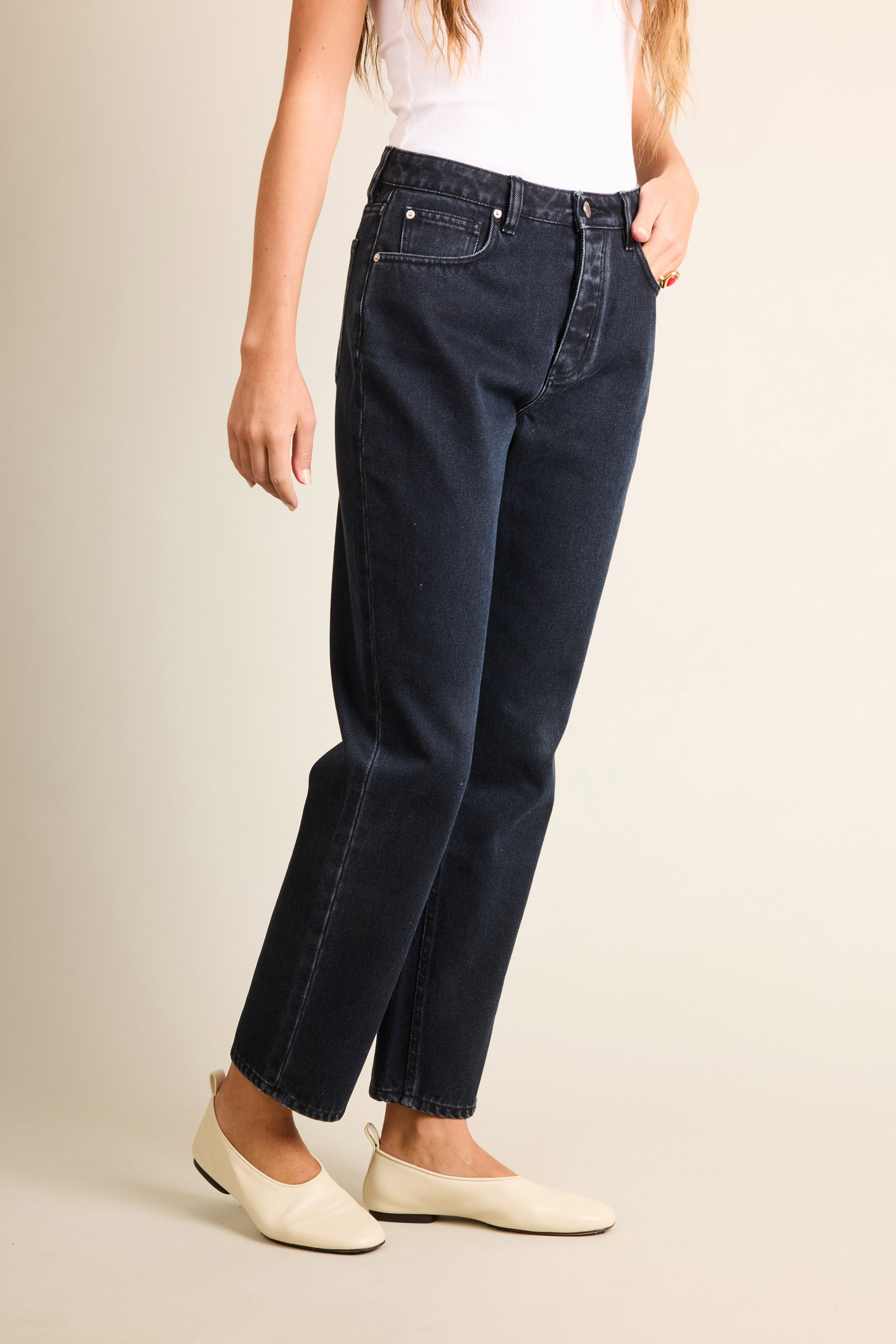le-pantalon-jean-droit-noir-jean-homme-coton-bio image 3