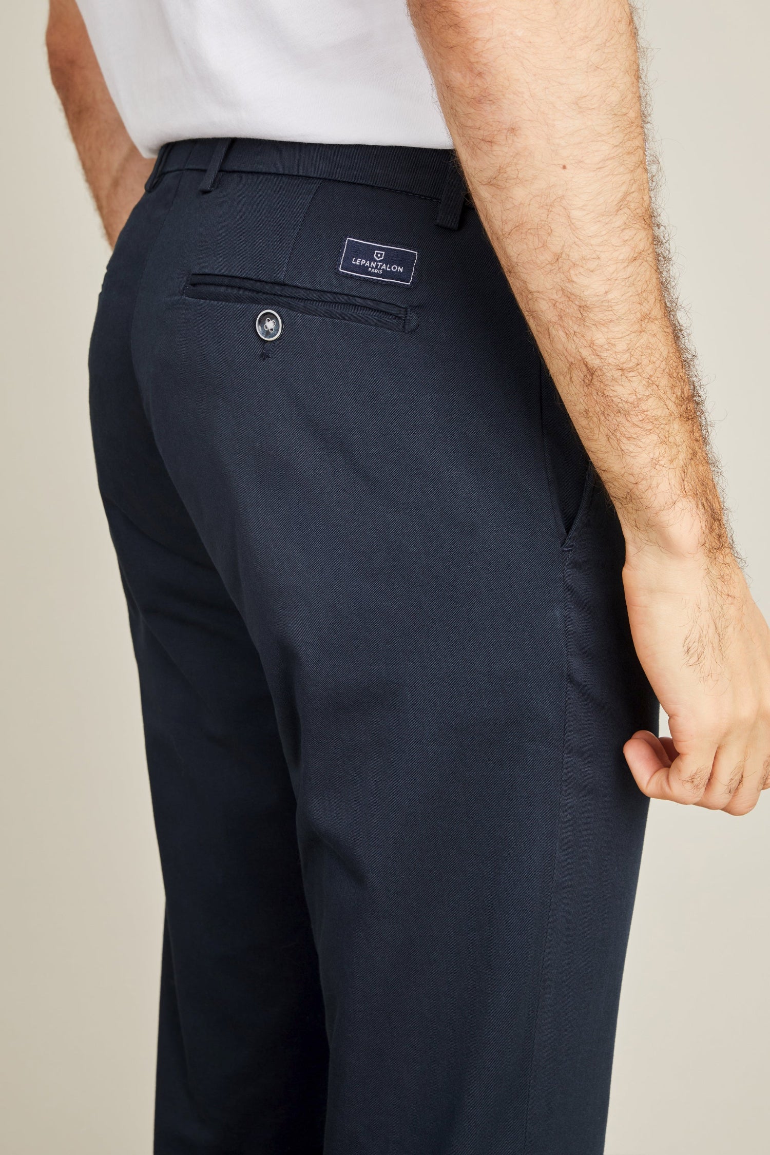 le-pantalon-chinos-homme-chino-bleu-marine-semi-slim image 8