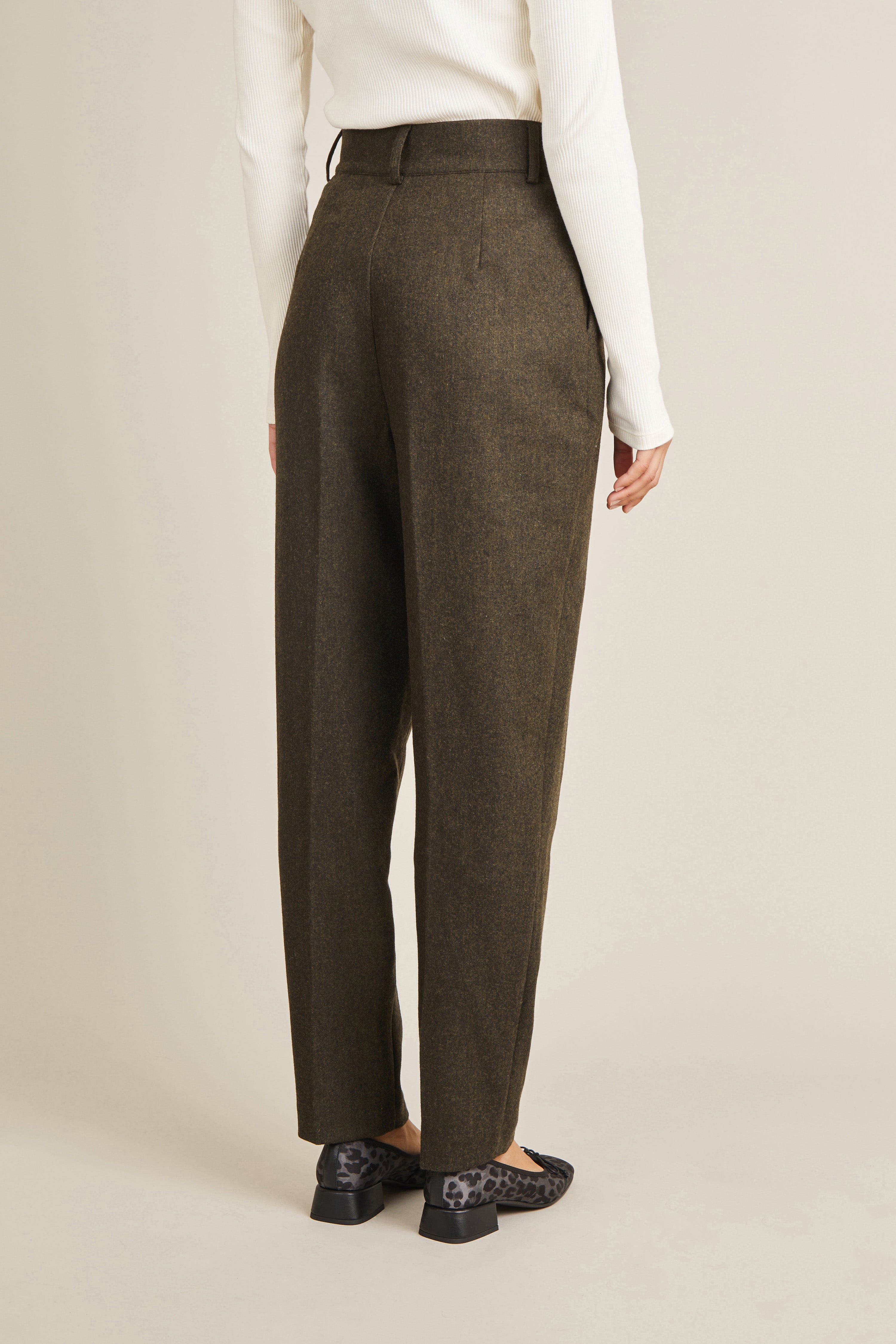 le-pantalon-cigarette-flanelle-olive-pantalon-homme-laine image 6