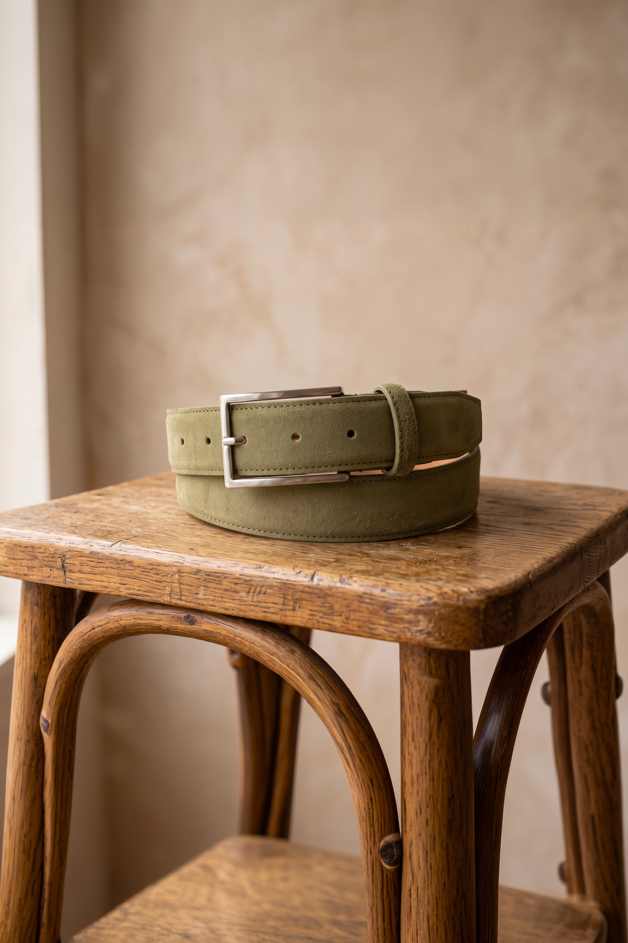 le-pantalon-accessoires-homme-su-de-vert-olive-ceinture-cuir image 1