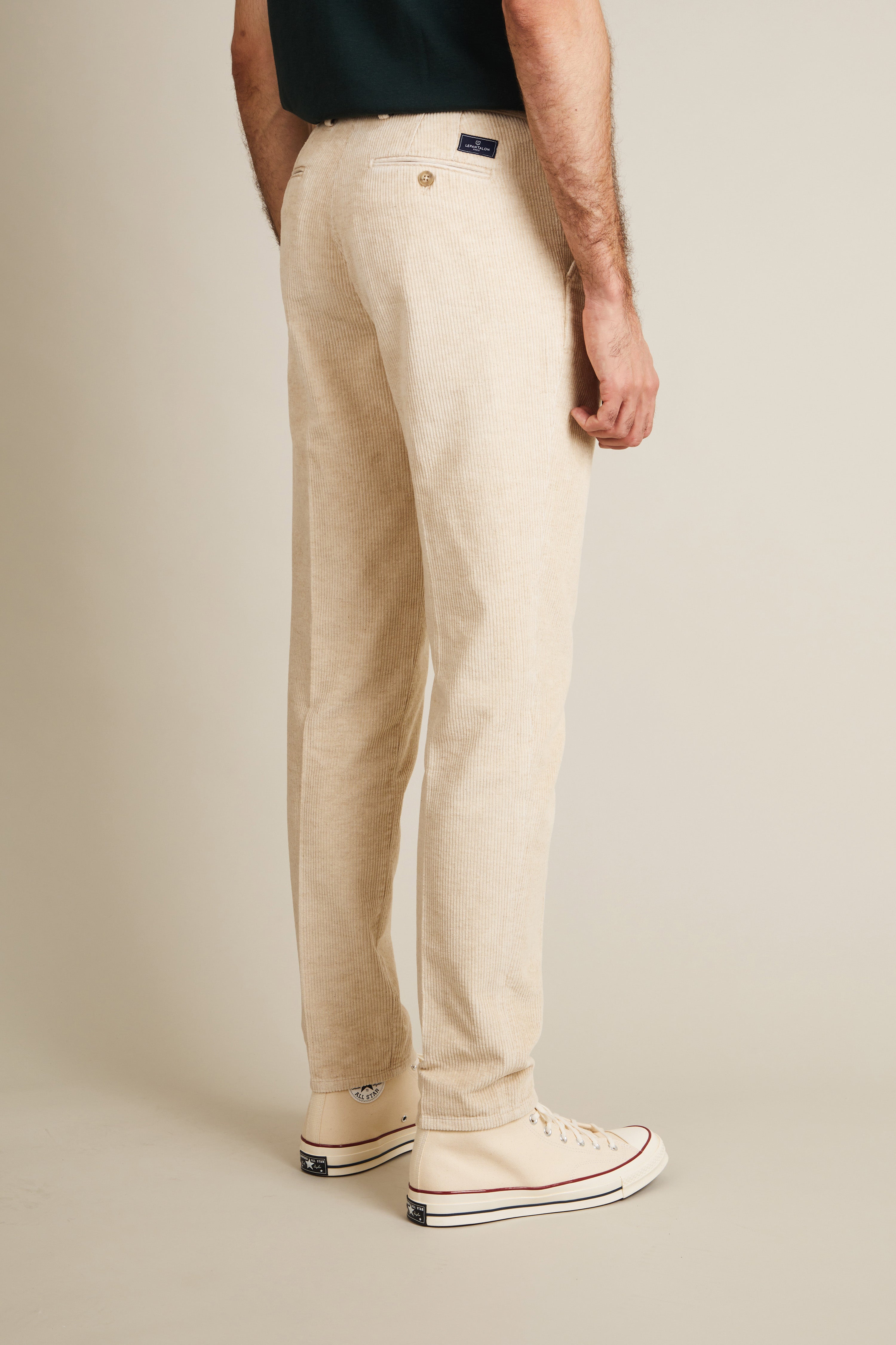 le-pantalon-chino-pinces-velours-cru-pantalon-carotte image 4