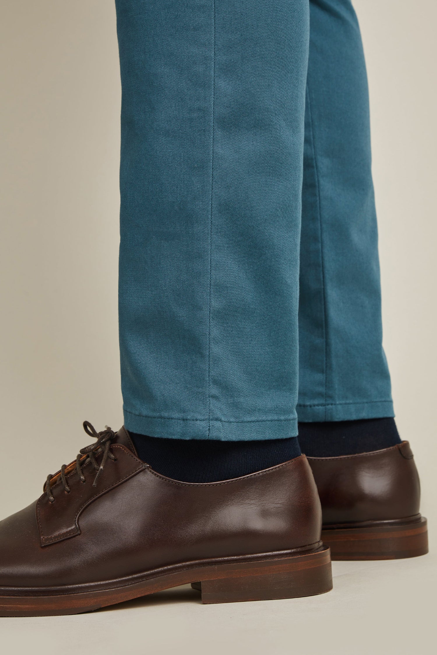 le-pantalon-chinos-homme-chino-bleu-canard-semi-slim image 8