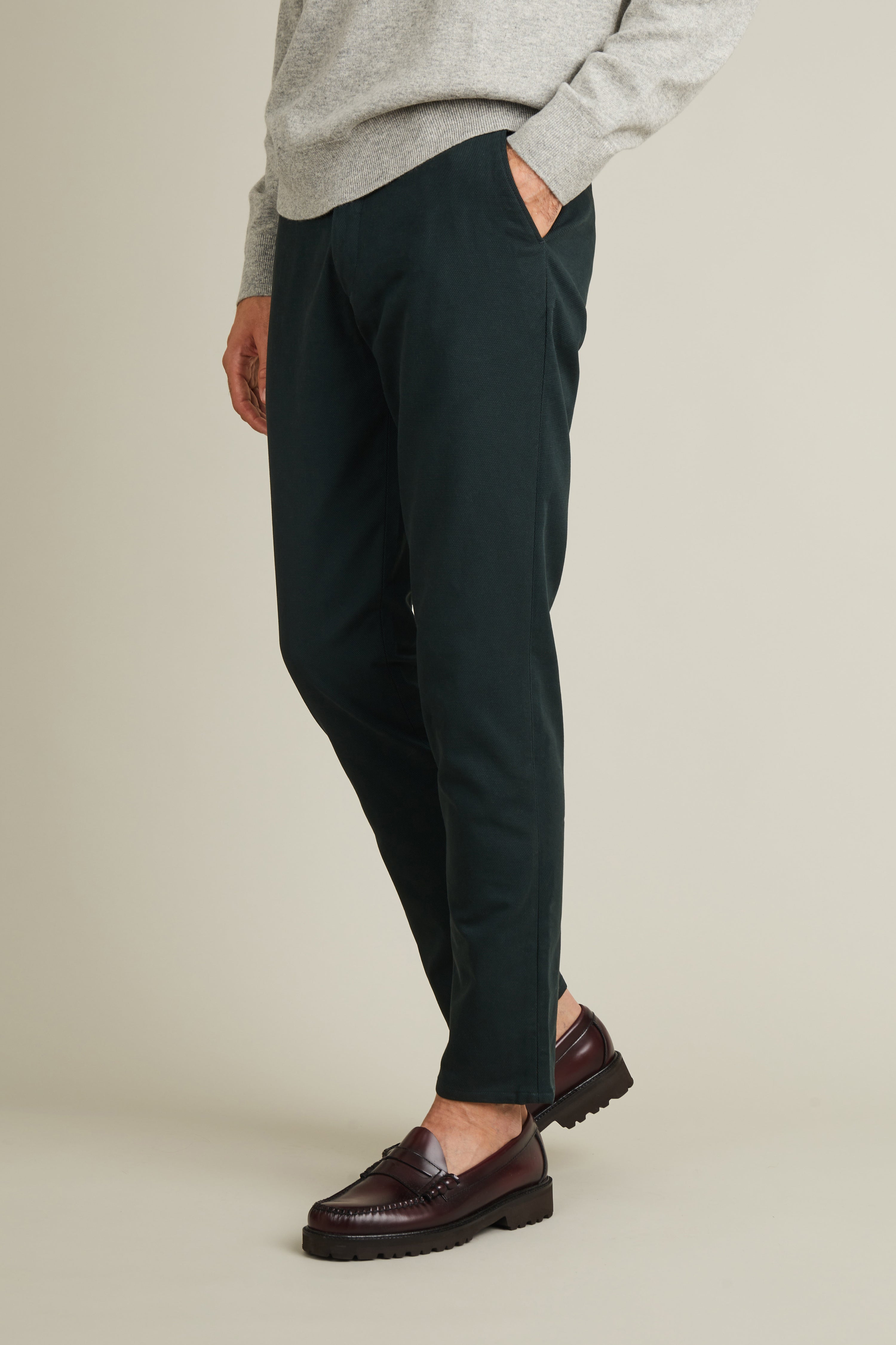 le-pantalon-chino-textur-pantalon-homme-vert-anglais image 5