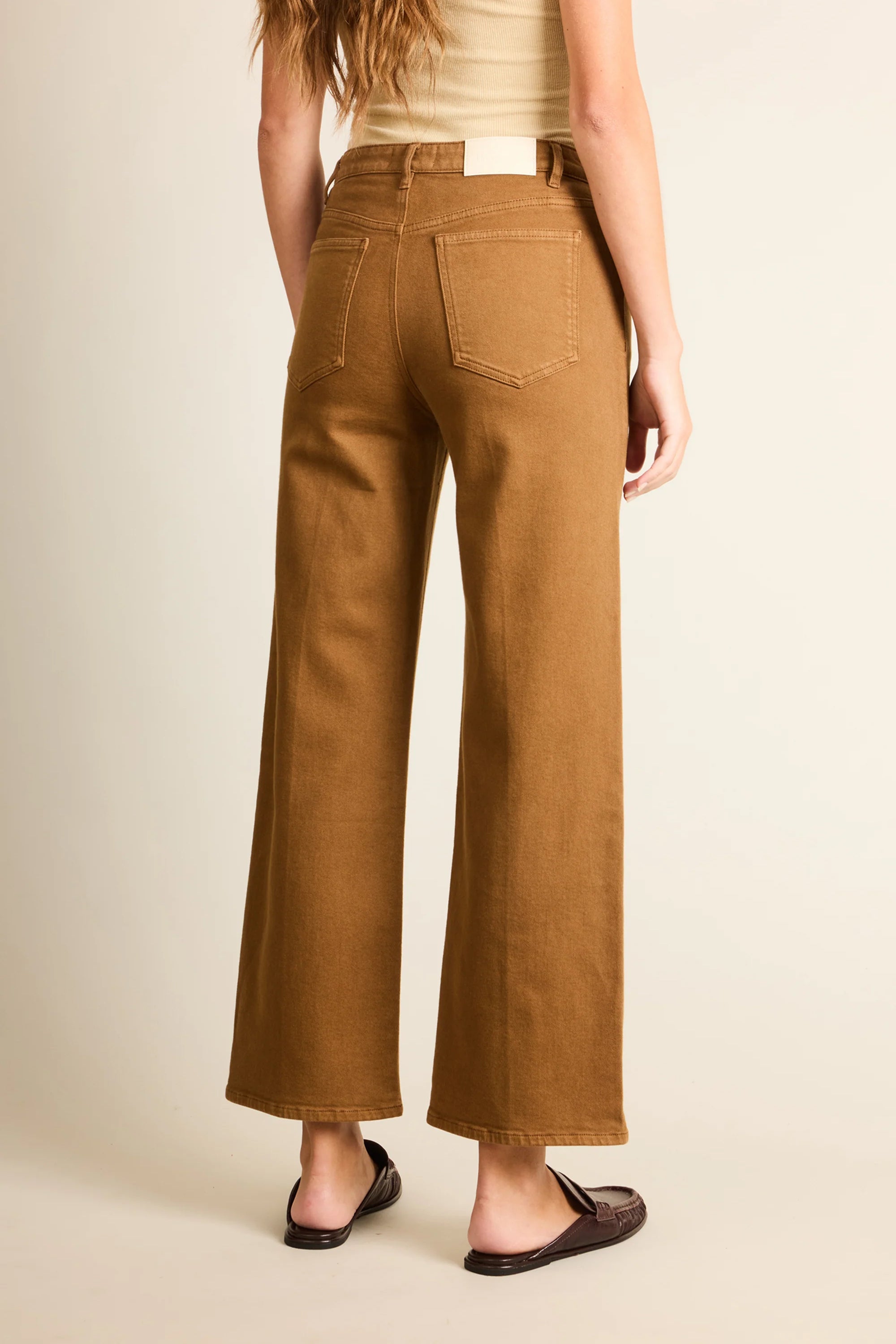 le-pantalon-jeans-femme-jean-flare-caramel-coton-recycl image 4