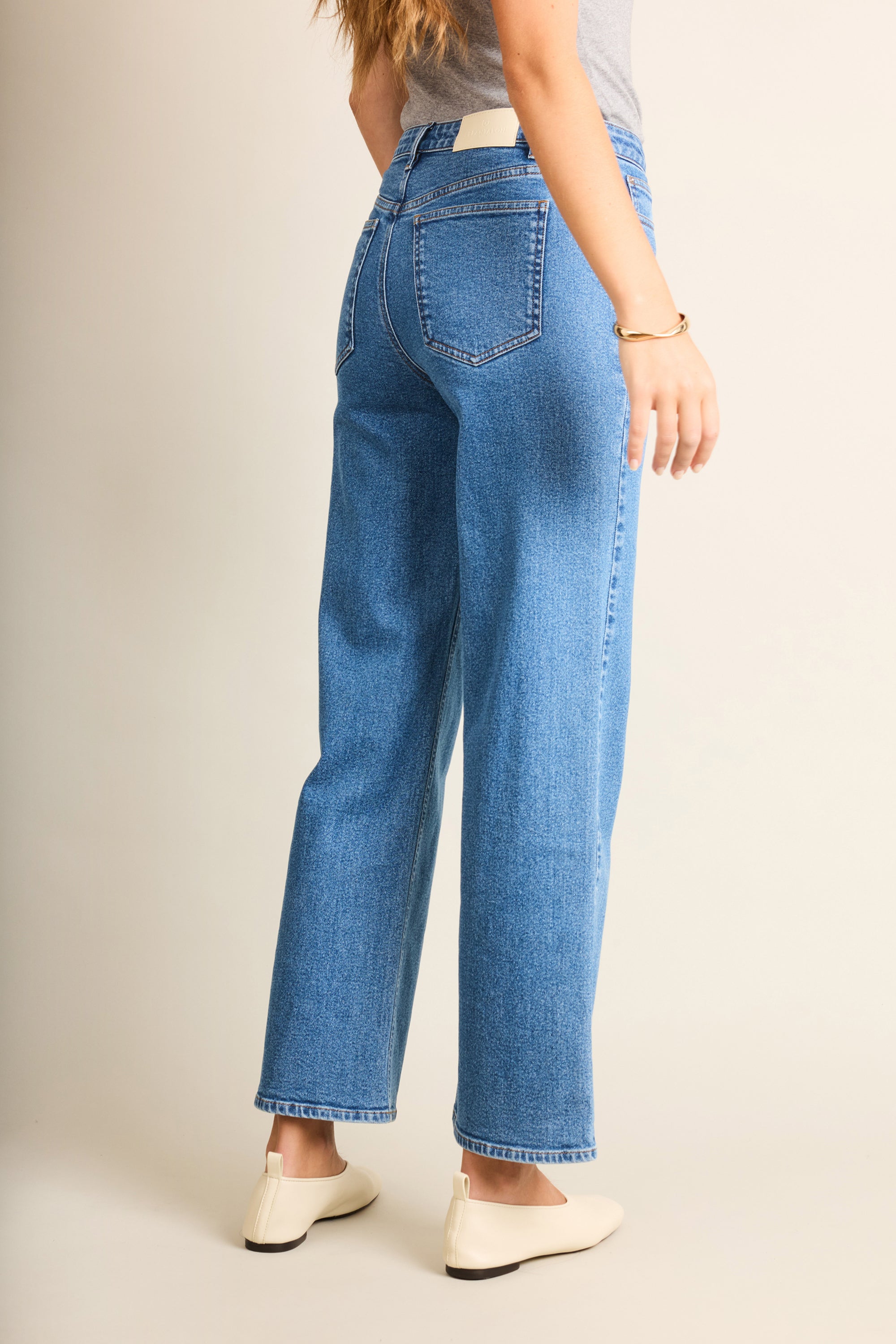 le-pantalon-jeans-femme-jean-flare-bleu-stone-coton-recycl image 7