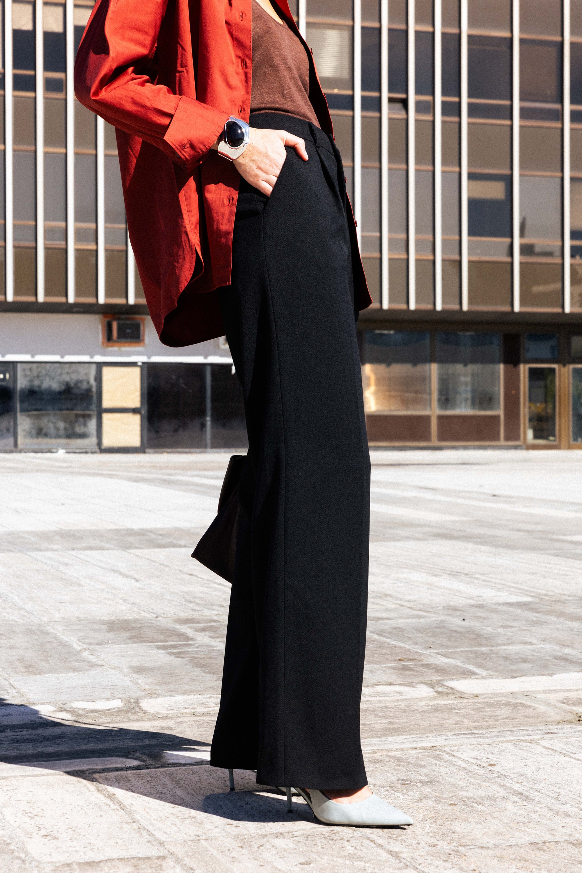 le-pantalon-palazzo-noir-pantalon-femme-40-laine-infroissable image 3