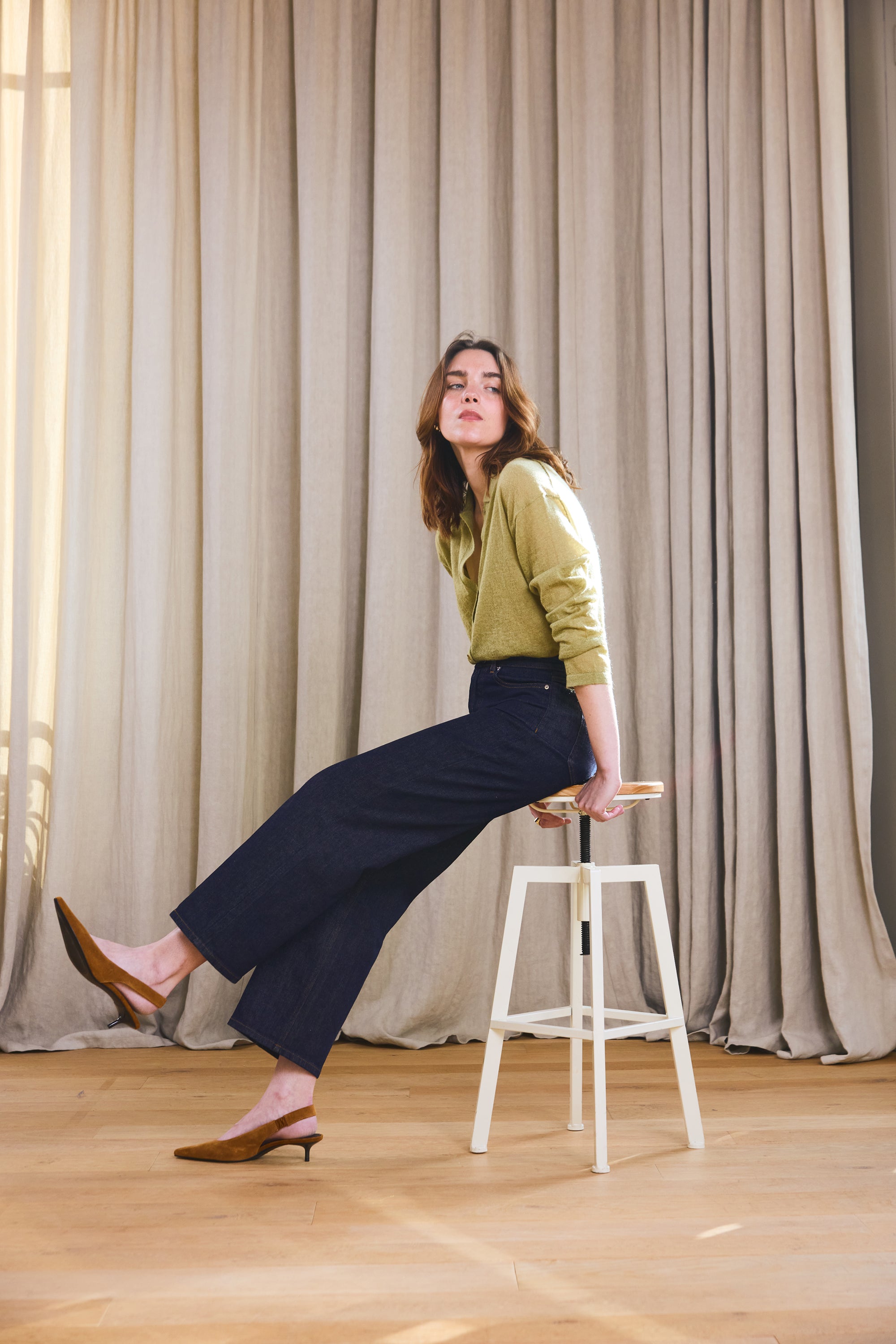 le-pantalon-jean-flare-jean-femme-bleu-coton-recycl image 8