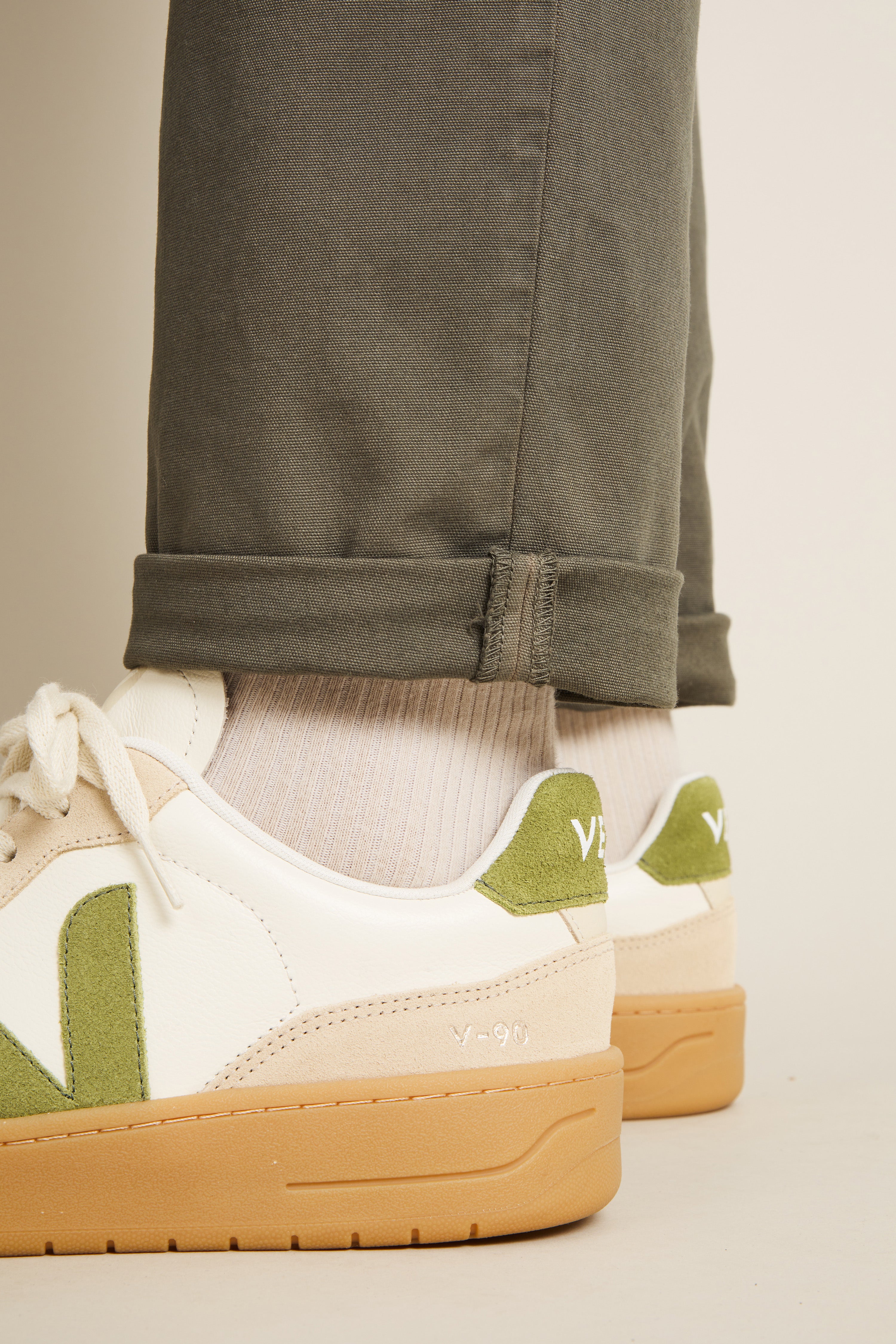 le-pantalon-chino-sport-kaki-chino-homme-coupe-carotte image 6