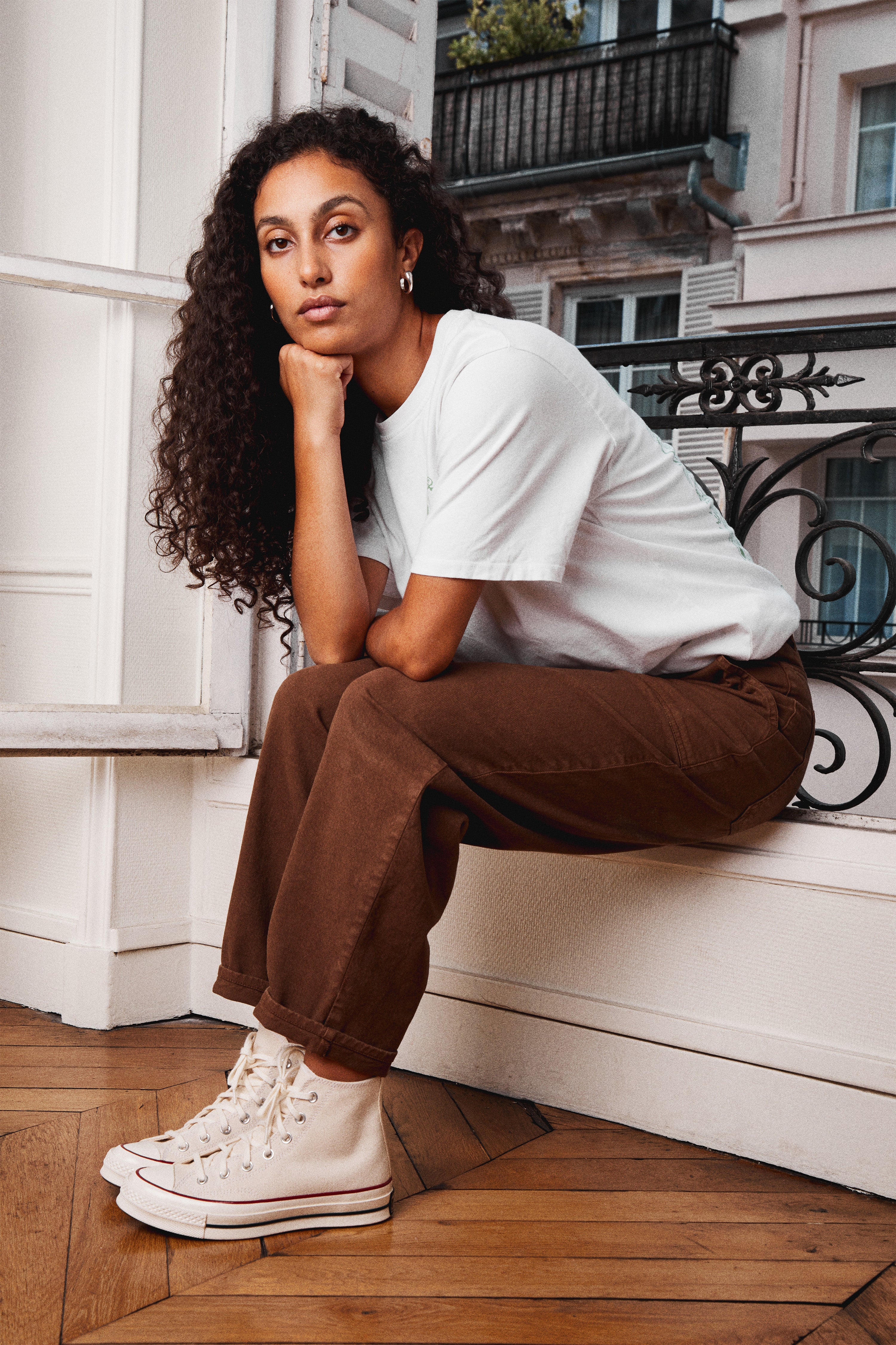 le-pantalon-jeans-femme-jean-balloon-marron-large-recycl image 5