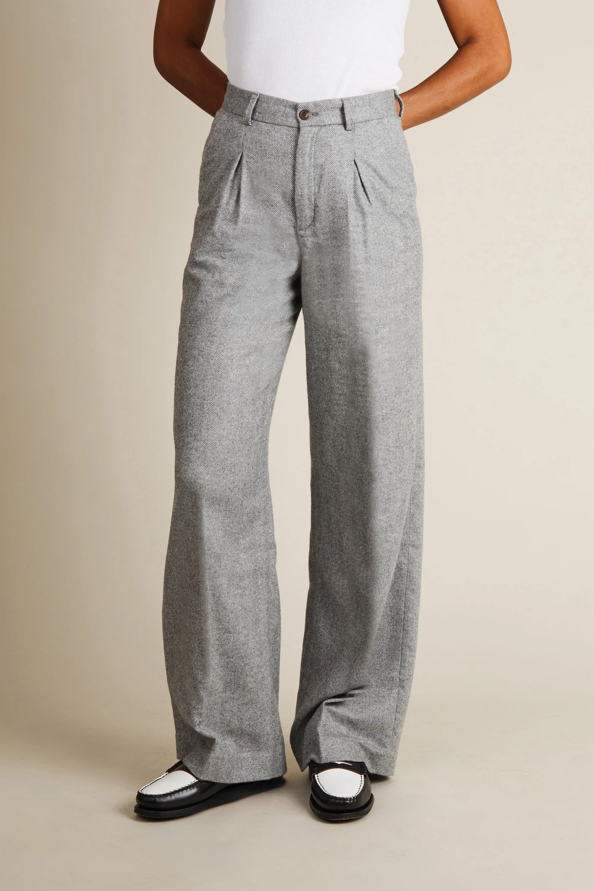 le-pantalon-pantalon-pinces-flanelle-chevron-gris-laine image 8