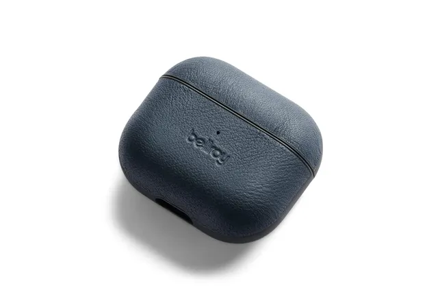 bellroy-pod-jacket-tui-cuir-airpods-3-basalt-lani-re image 1