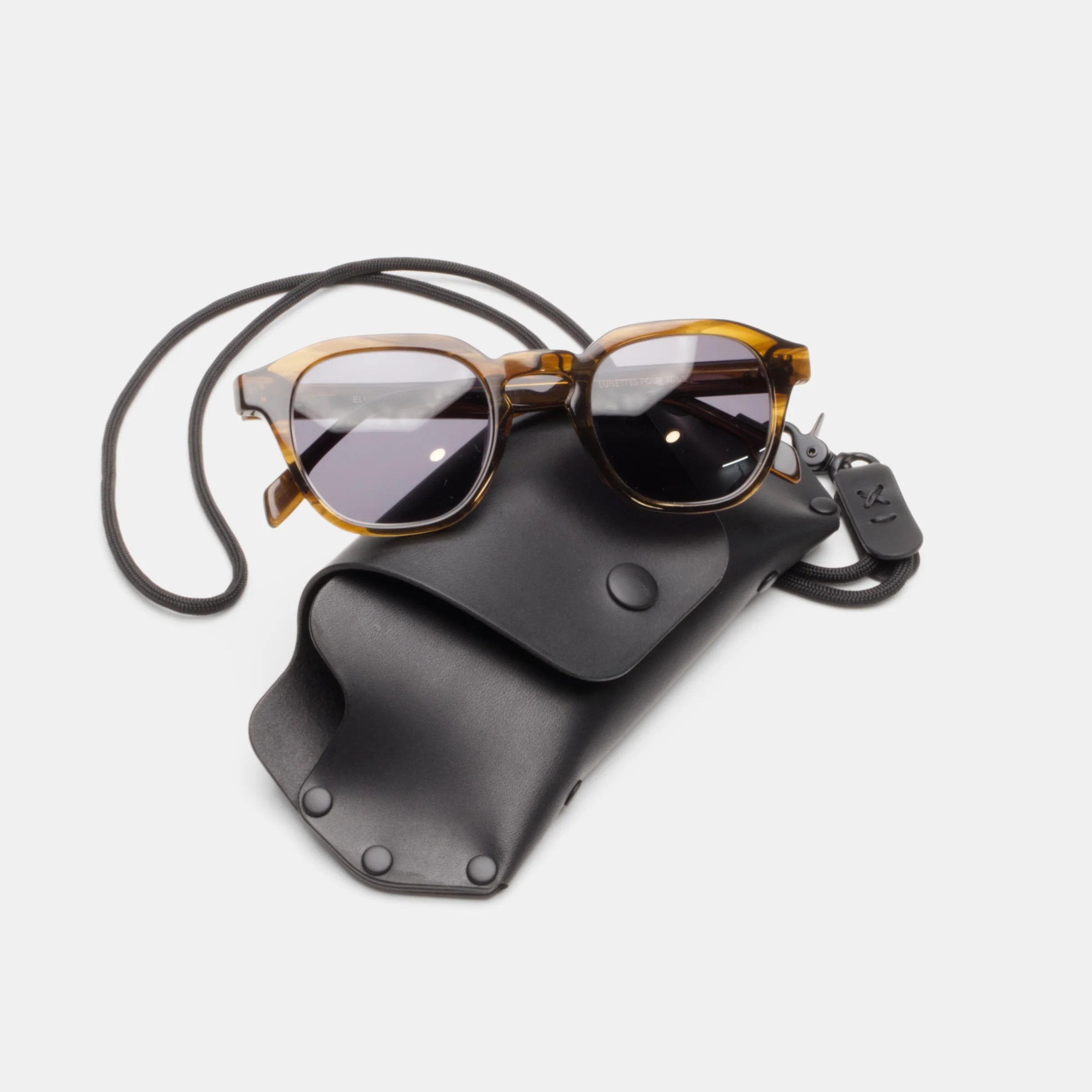darksails-tui-lunettes-cuir-noir-tour-de-cou-paracorde image 2