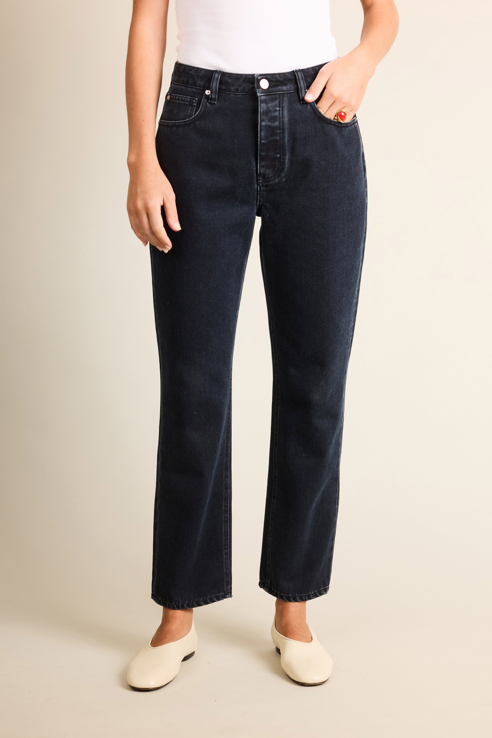 le-pantalon-jean-droit-noir-jean-homme-coton-bio image 8