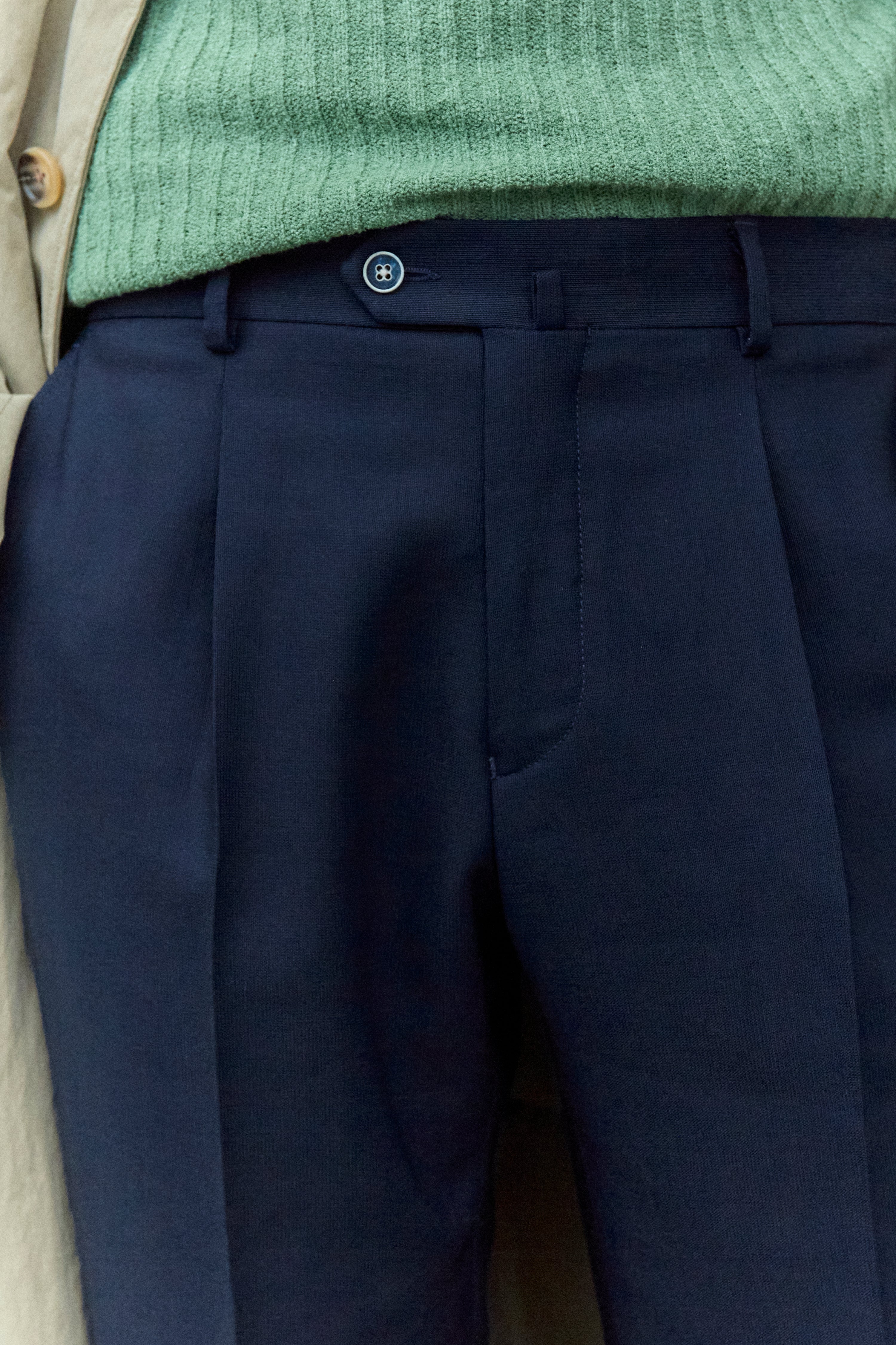 le-pantalon-travel-pantalon-bleu-marine-100-laine-infroissable image 2