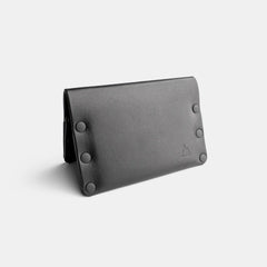 darksails-riveted-porte-cartes-noir-6-8-cartes-rivets image 3