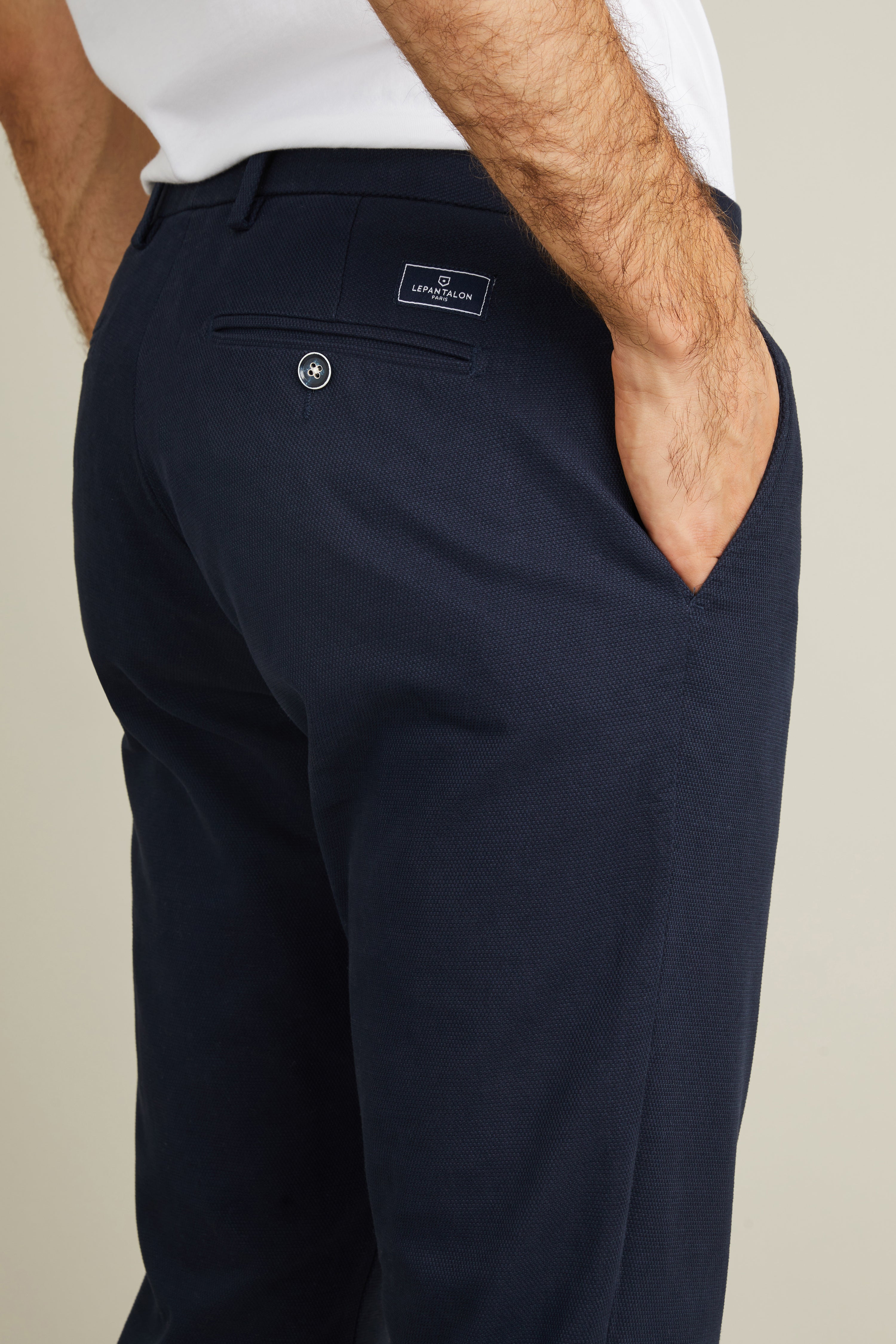 le-pantalon-chinos-homme-chino-bleu-marine-textur-gots image 2
