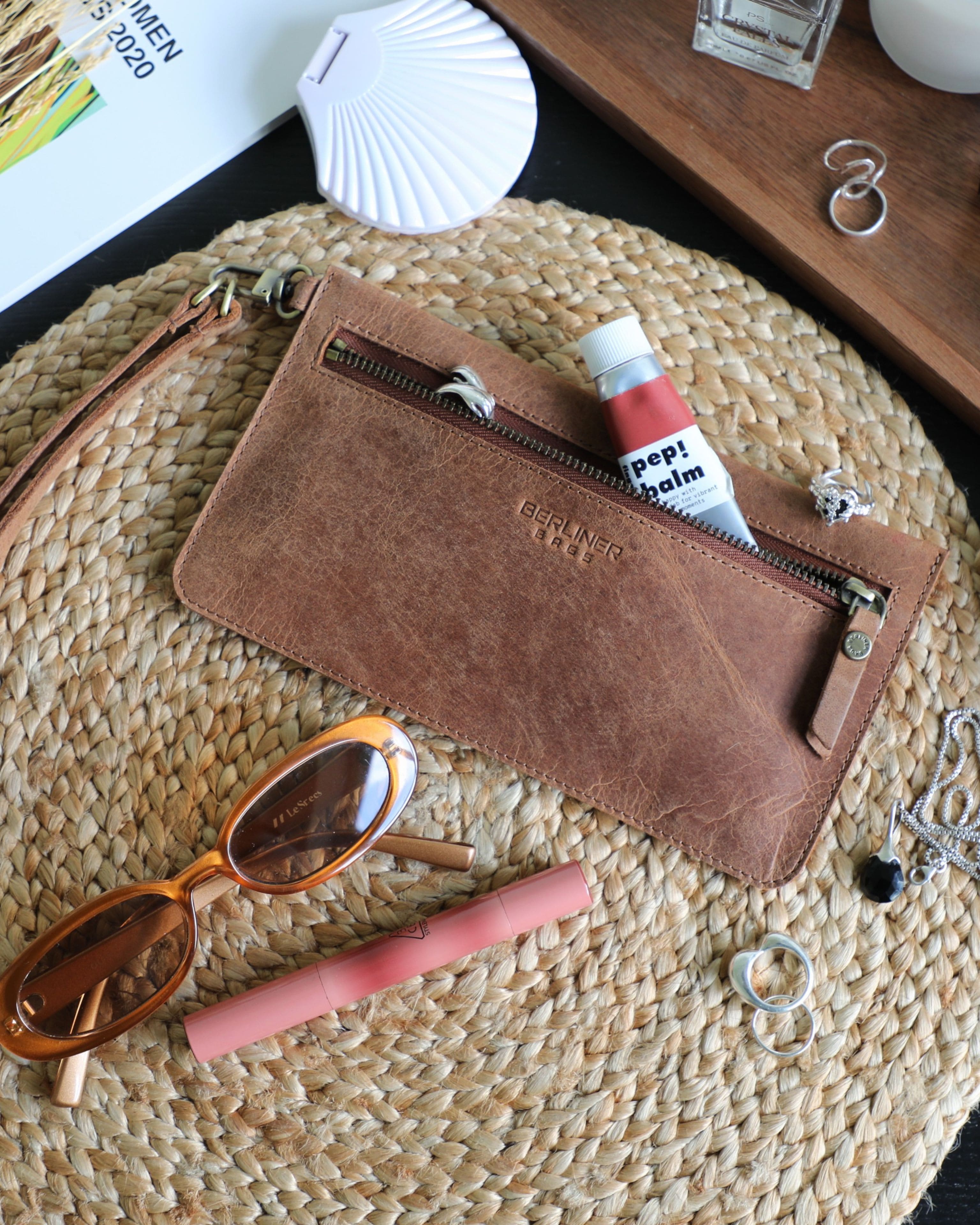 berliner-bags-lou-pochette-cuir-camel-multiusage-bracelet image 2