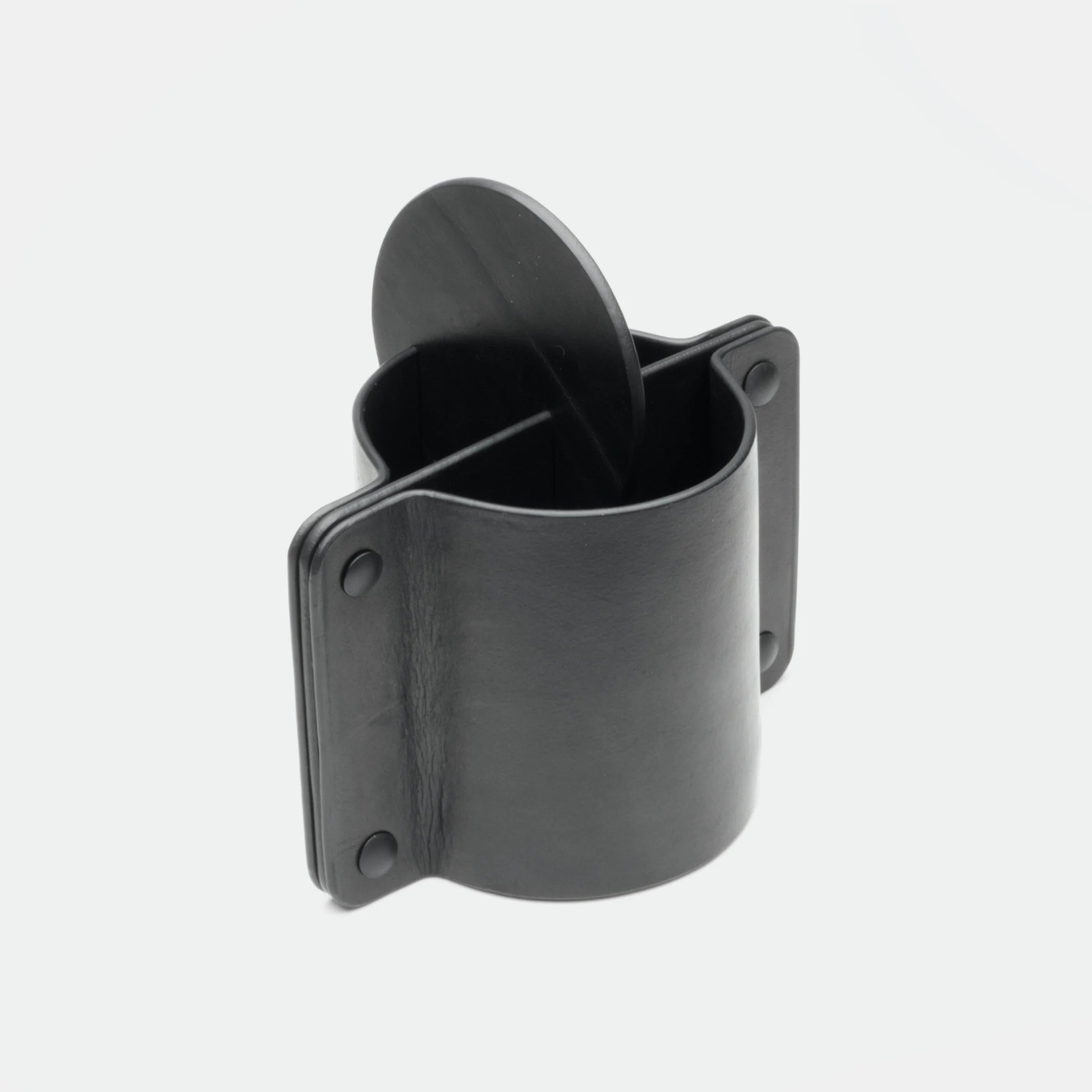 darksails-pot-crayons-cuir-noir-compartiment-bureau image 5