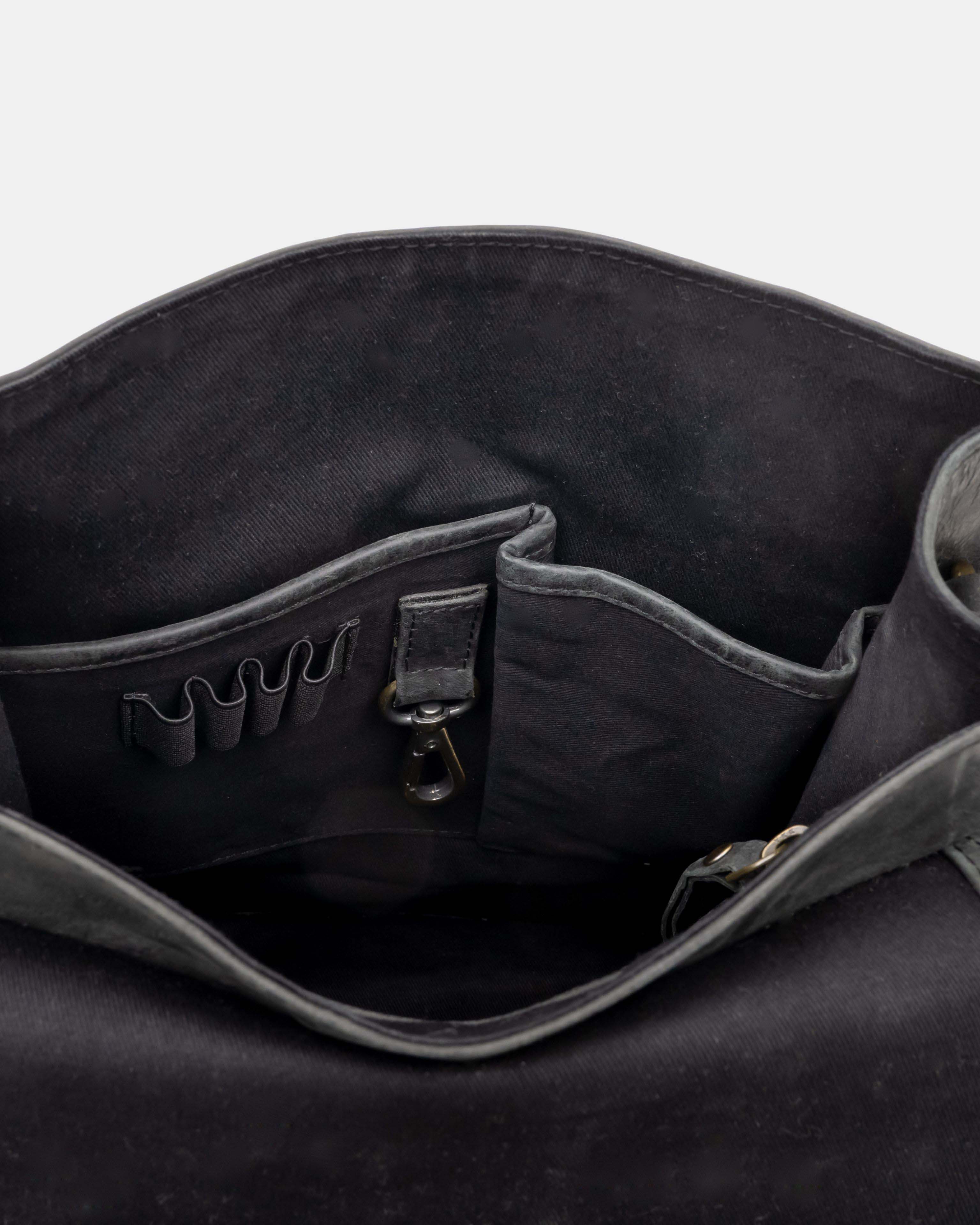 berliner-bags-konrad-sac-messager-homme-cuir-gris-fonc image 7