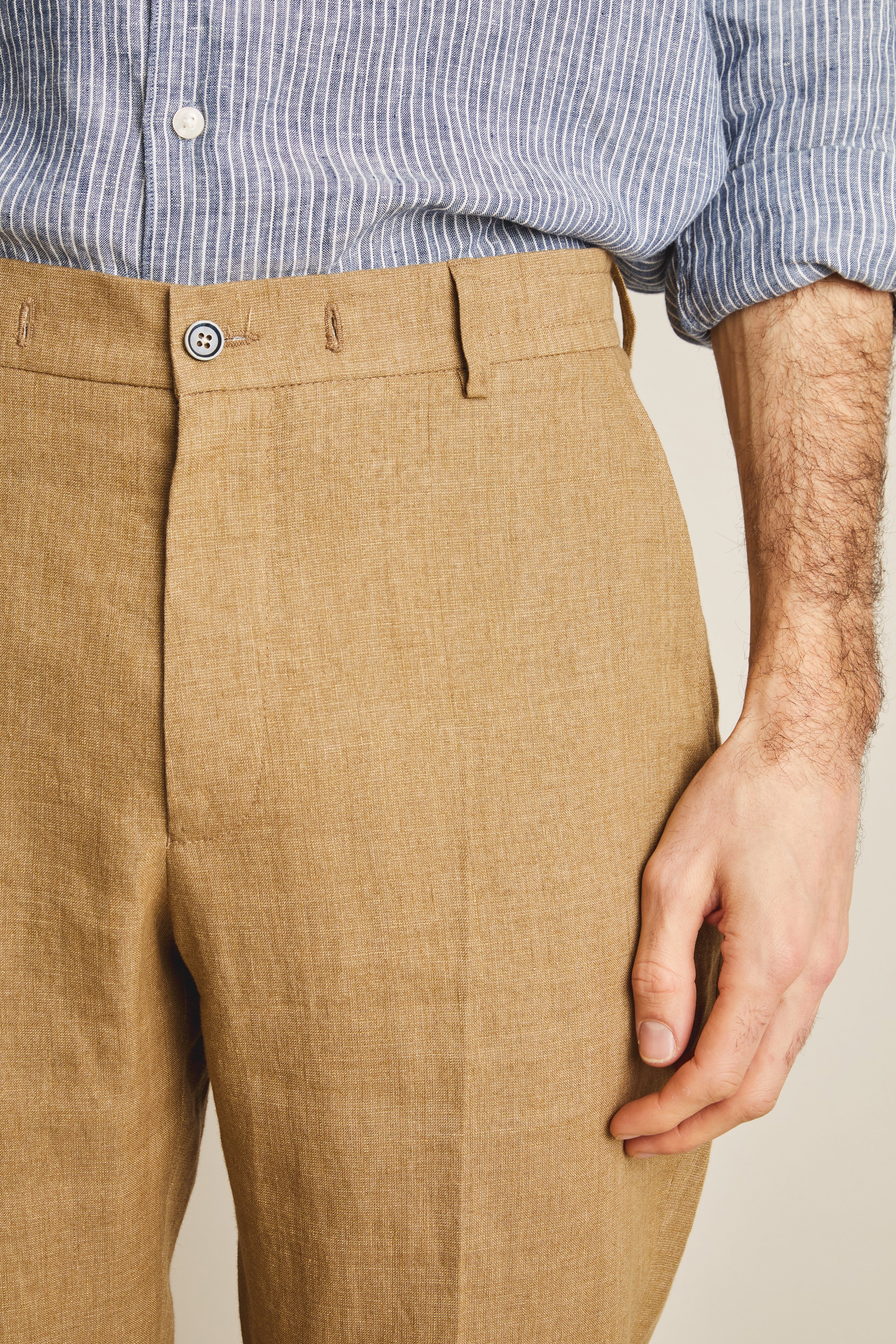 le-pantalon-lin-beige-fonc-chino-homme-coupe-carotte image 5