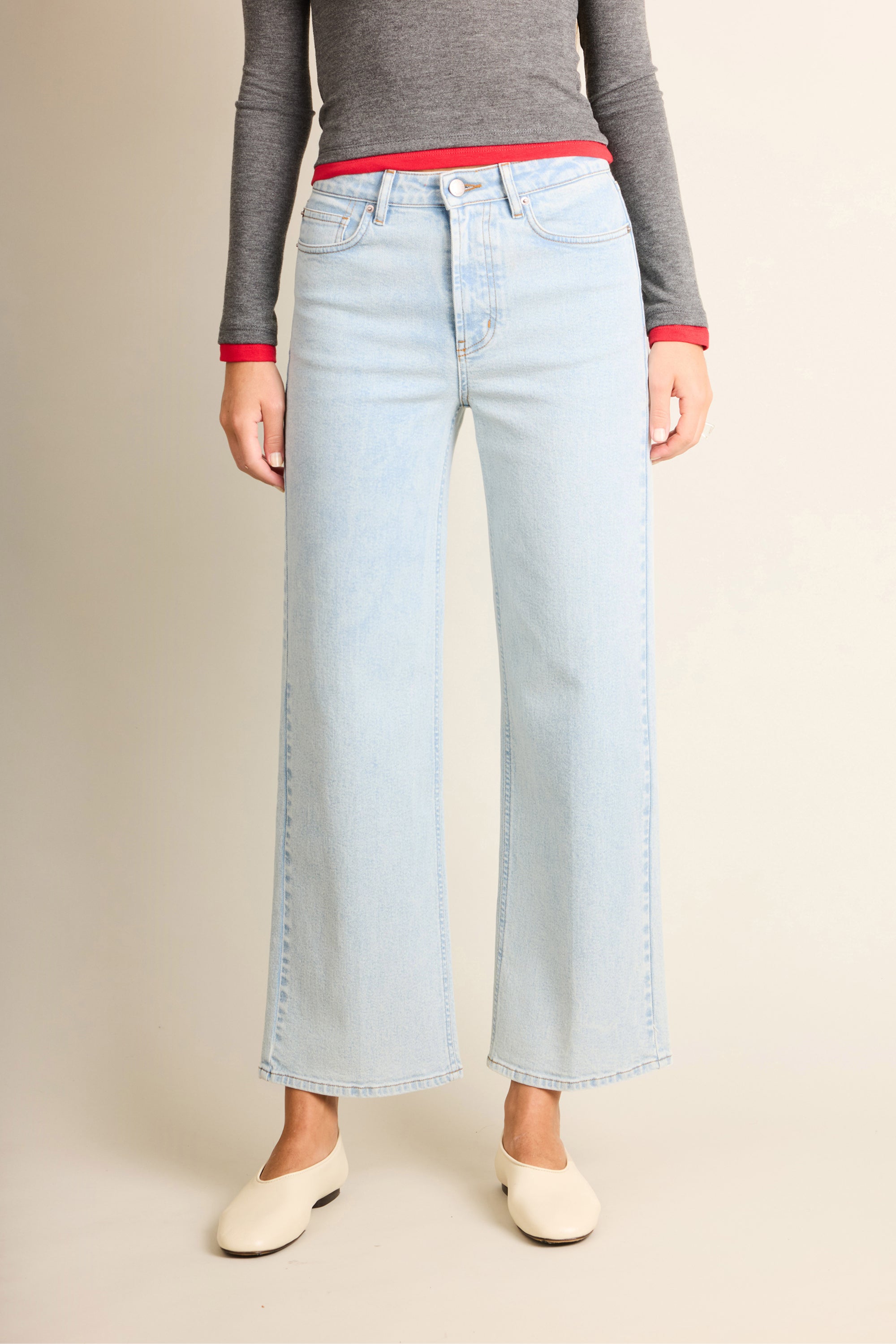 le-pantalon-jean-flare-ice-blue-jean-femme-coupe-vas-e image 4