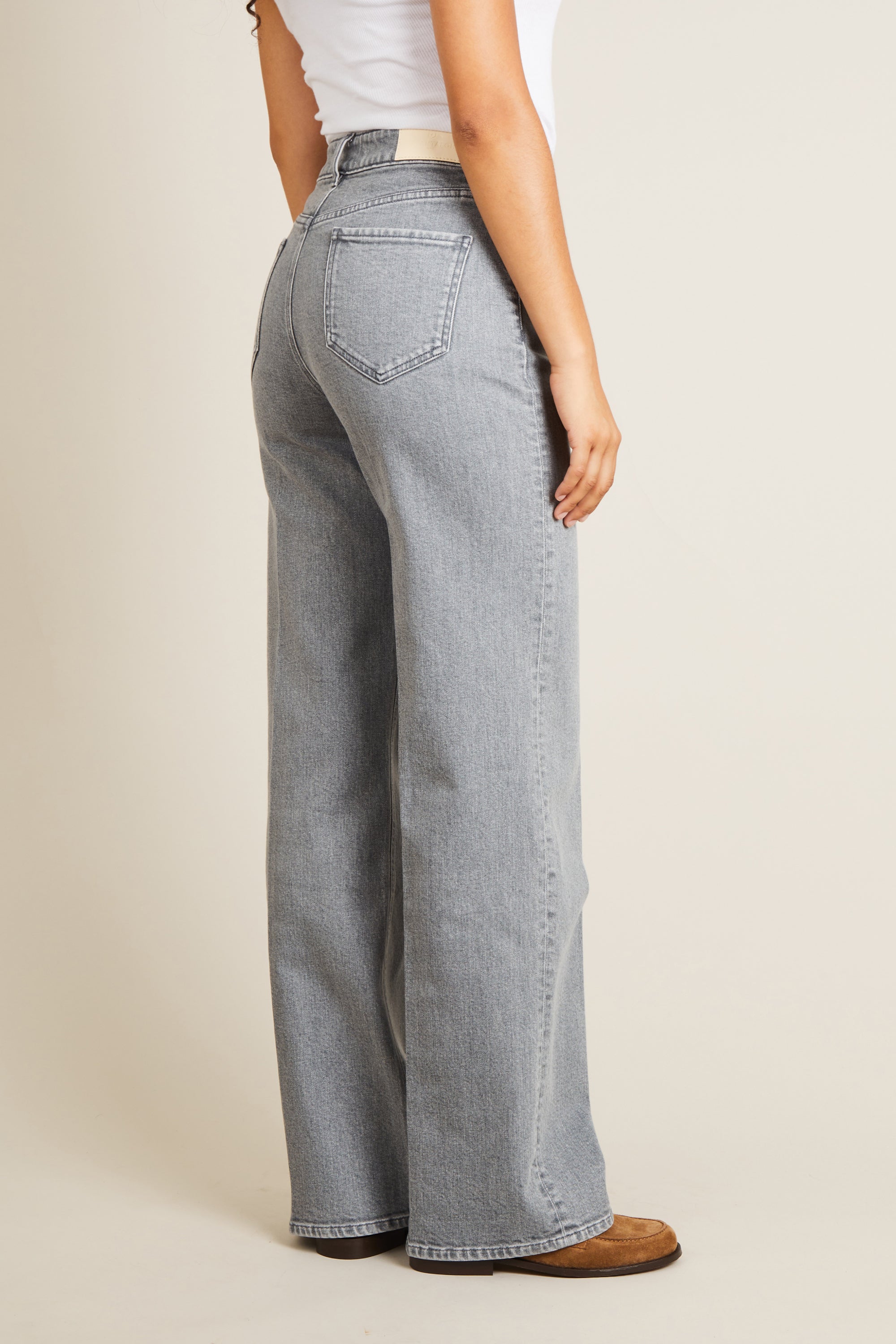 le-pantalon-jeans-femme-wideleg-gris-coton-bio-taille-haute image 8