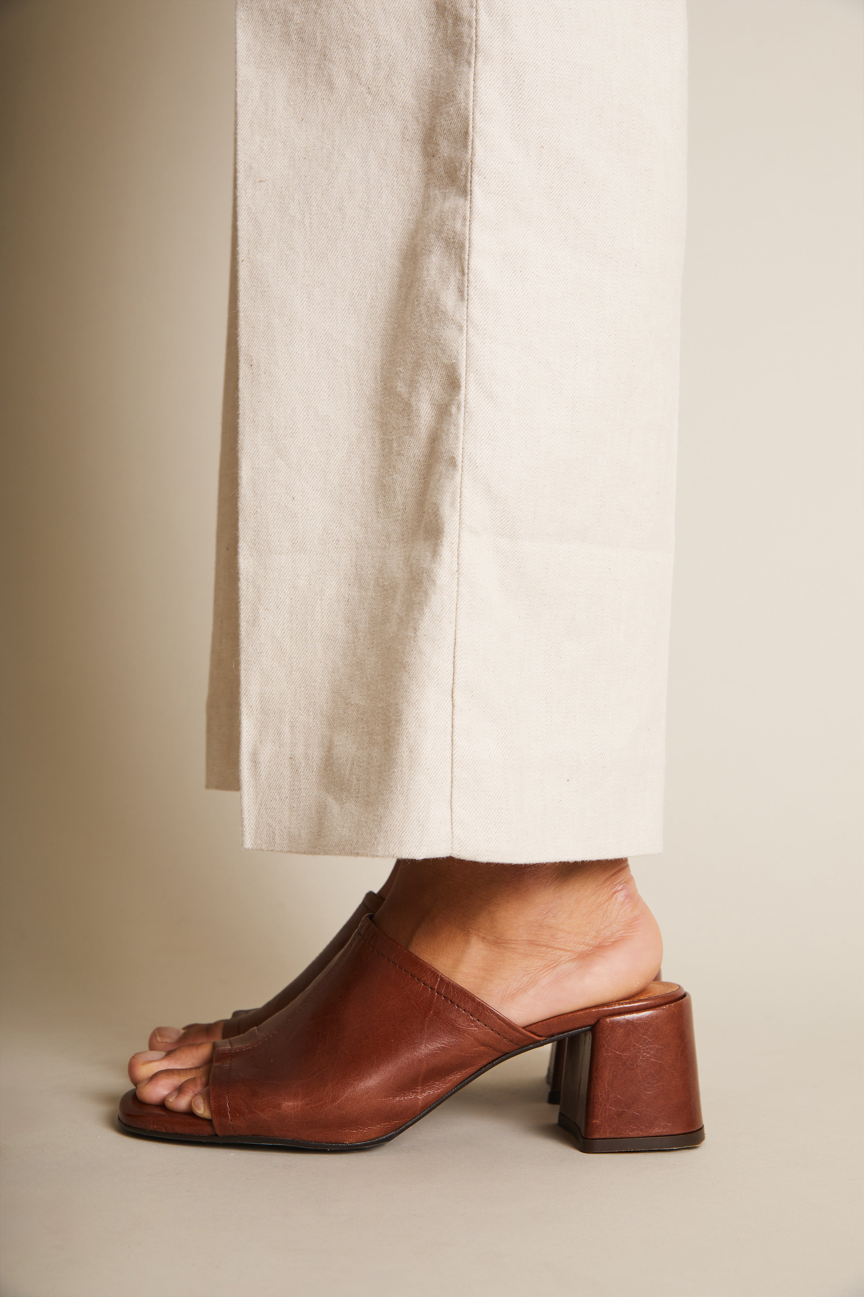 le-pantalon-flare-pantalon-femme-cru-coton-lin image 7