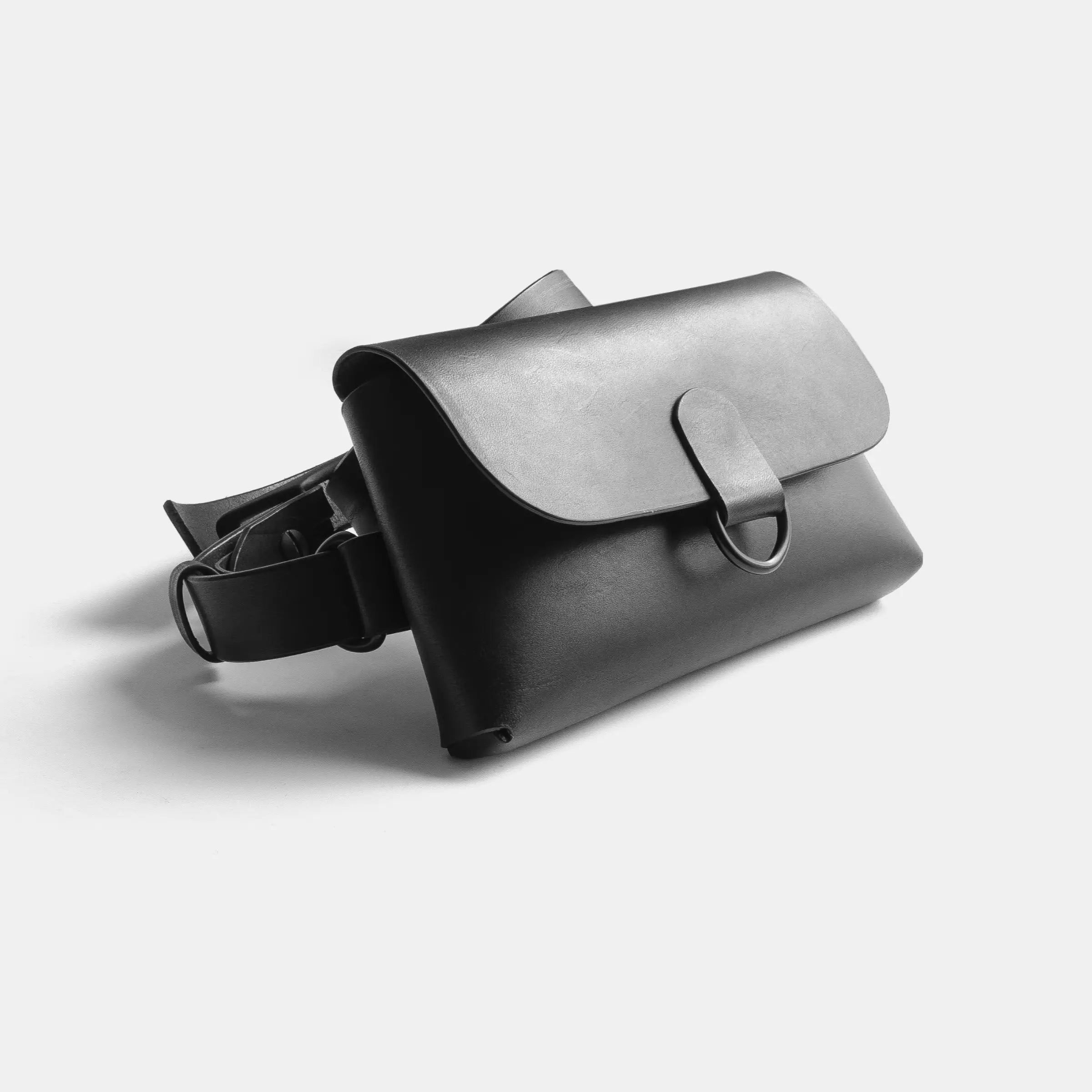 darksails-banane-sac-banane-cuir-noir-sur-mesure image 3